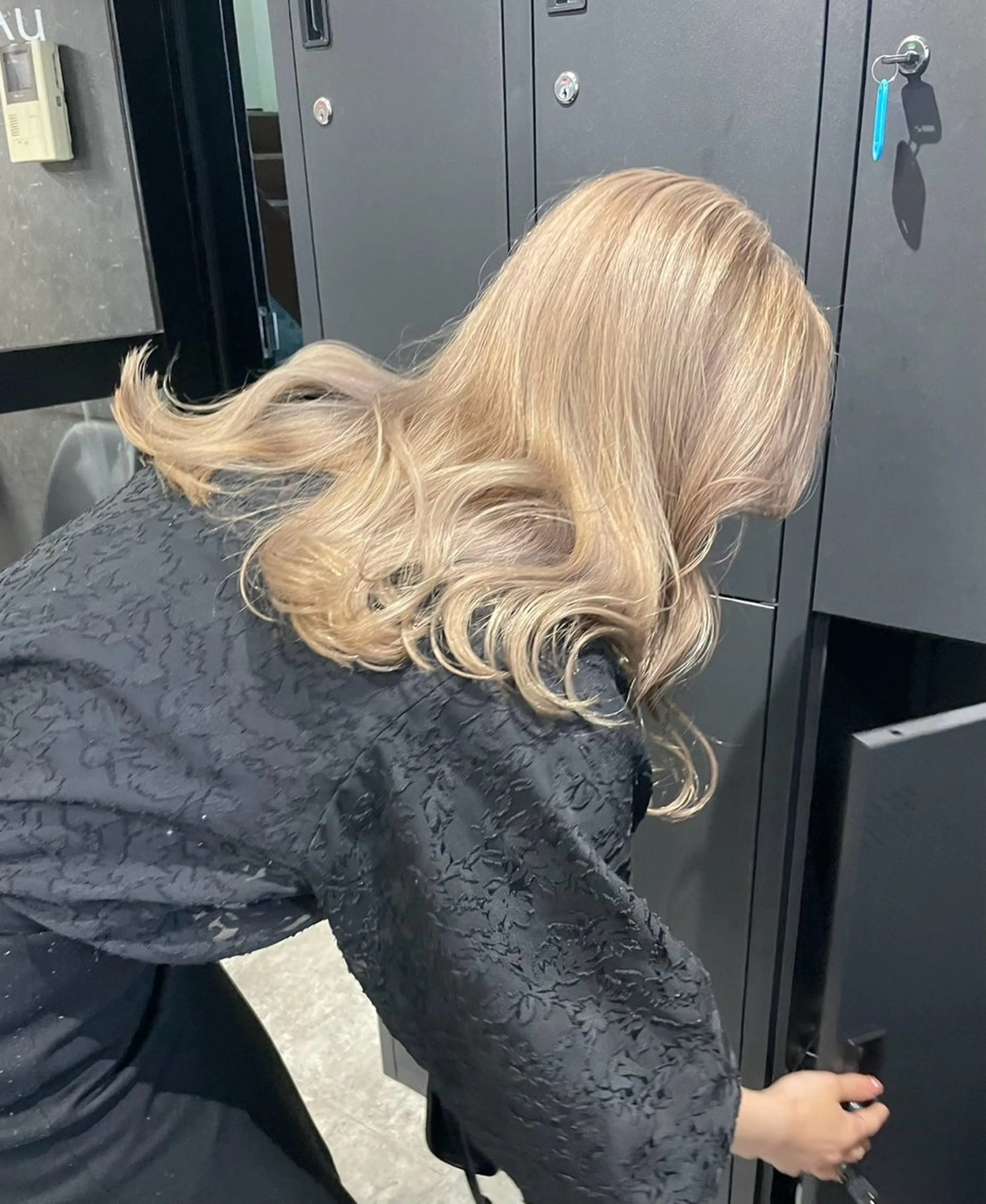 【🦋2回目以降のお客様🦋】リタッチブリーチ(リタッチ幅2cm以上＋¥100​〜​)＋onカラーの写真