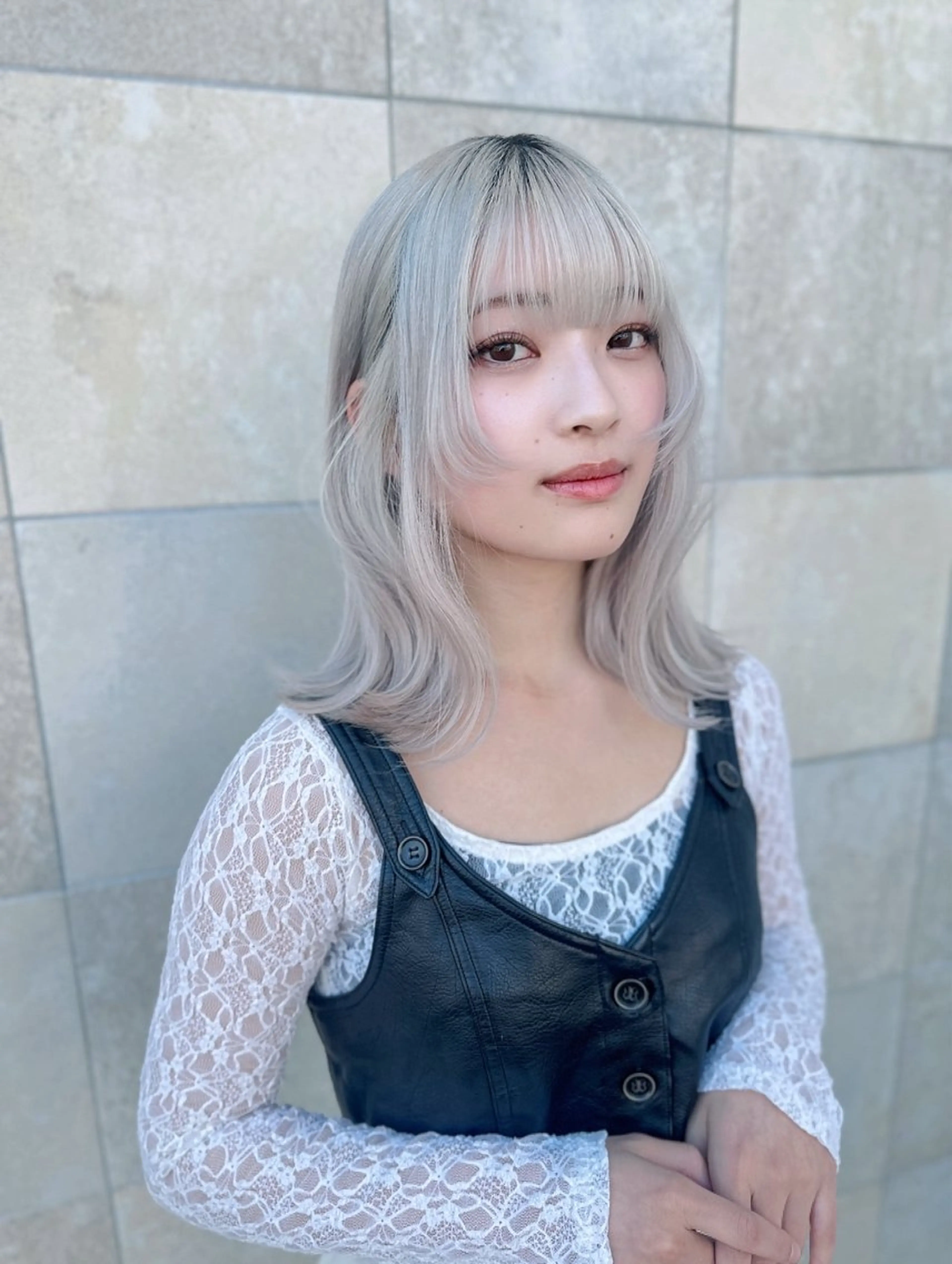 セミロング カラー ブロンド ホワイトブロンド 姫カット レイヤーカット カット トリートメント 小顔レイヤー/ ベージュ🤍Rieのヘアスタイル