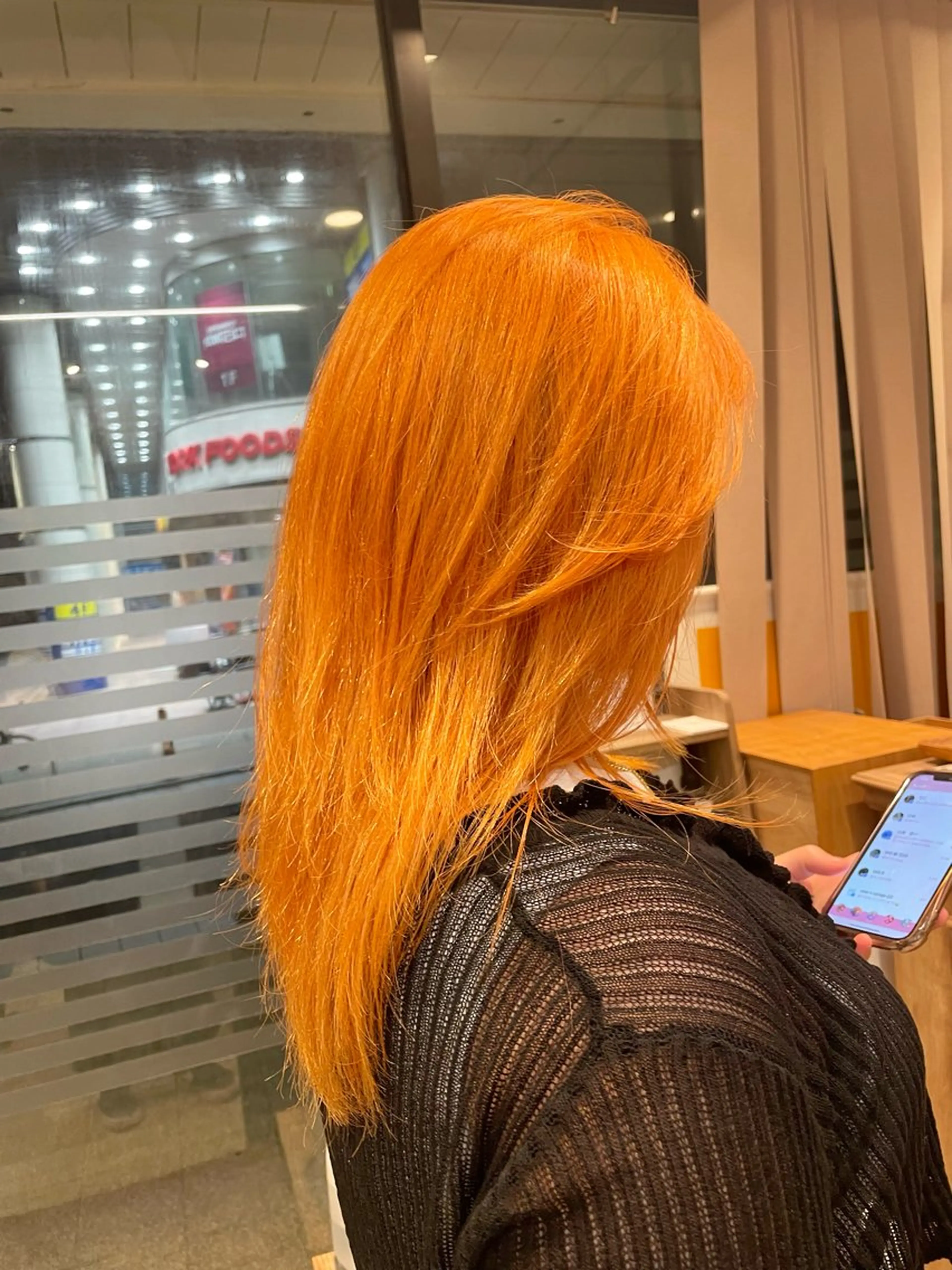 セミロング カラー ダブルカラー オレンジ ハイレイヤー レイヤーカット ✨横須賀髪質改善✨️ 加藤 百音のヘアスタイル