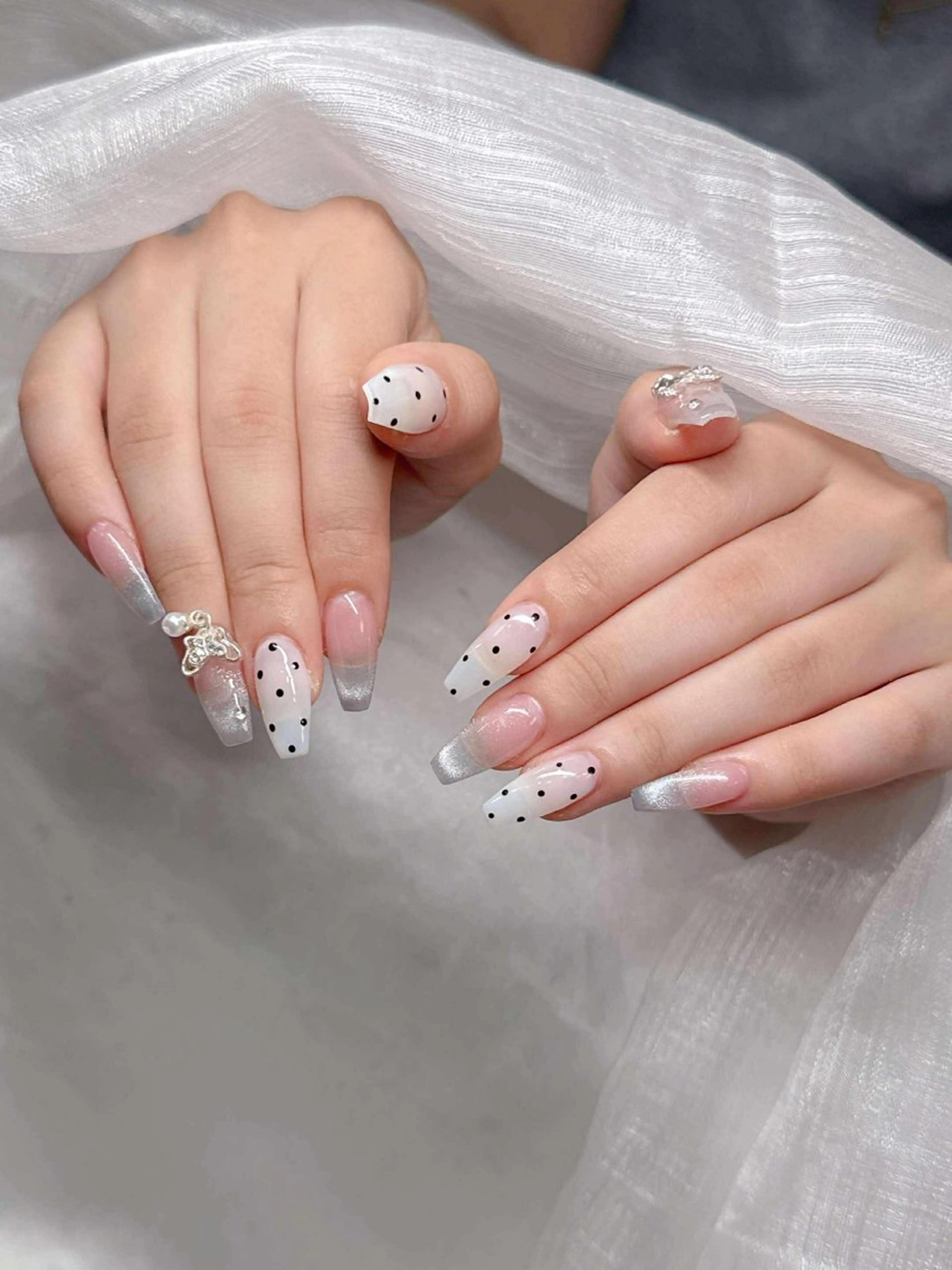 ネイル 長さ出し グラデーション 卒業式 キラキラネイル マグネットネイル ハンドネイル Lee Nailsのネイルデザイン