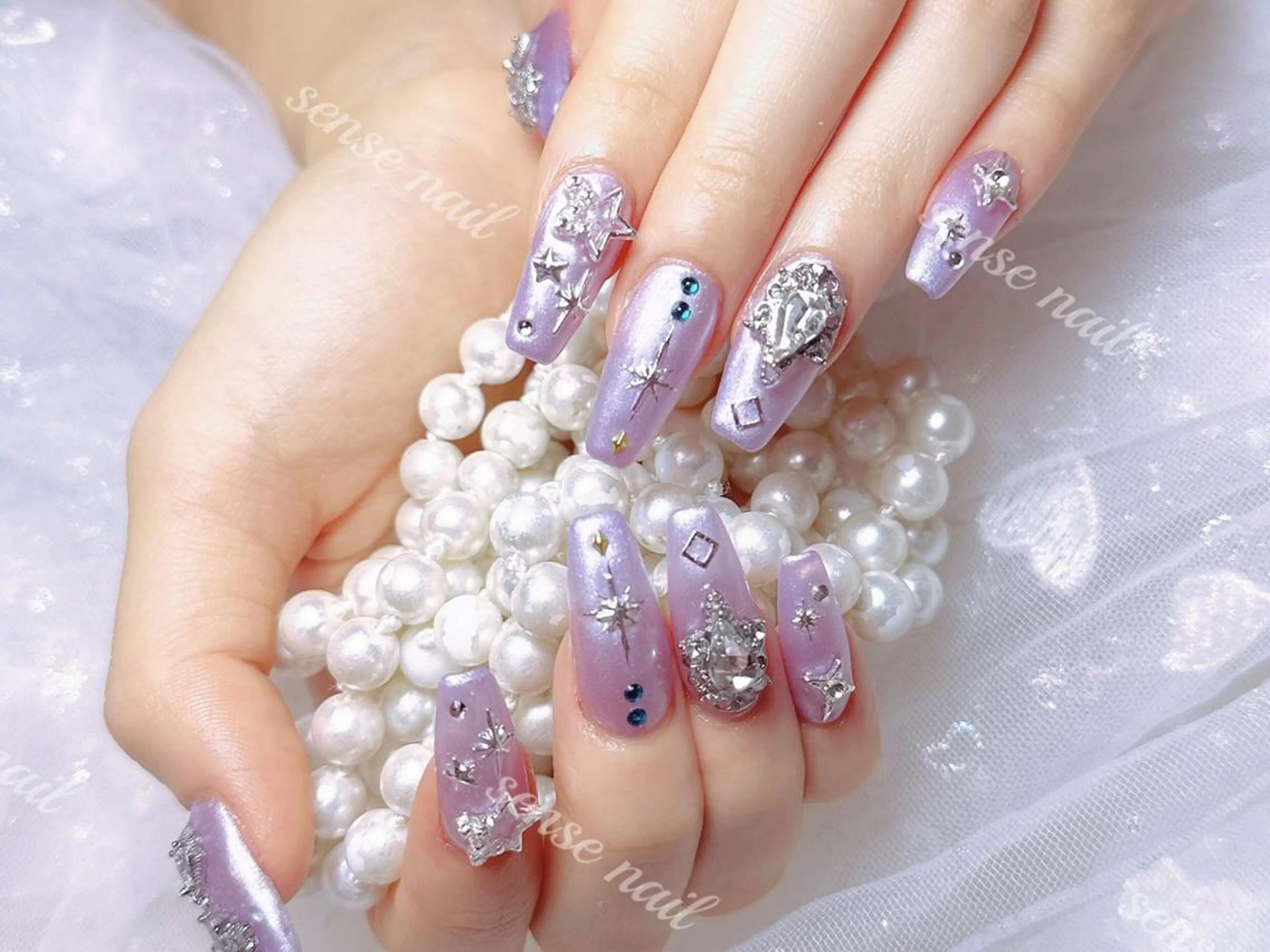 ネイル Queening 🦋のネイルデザイン