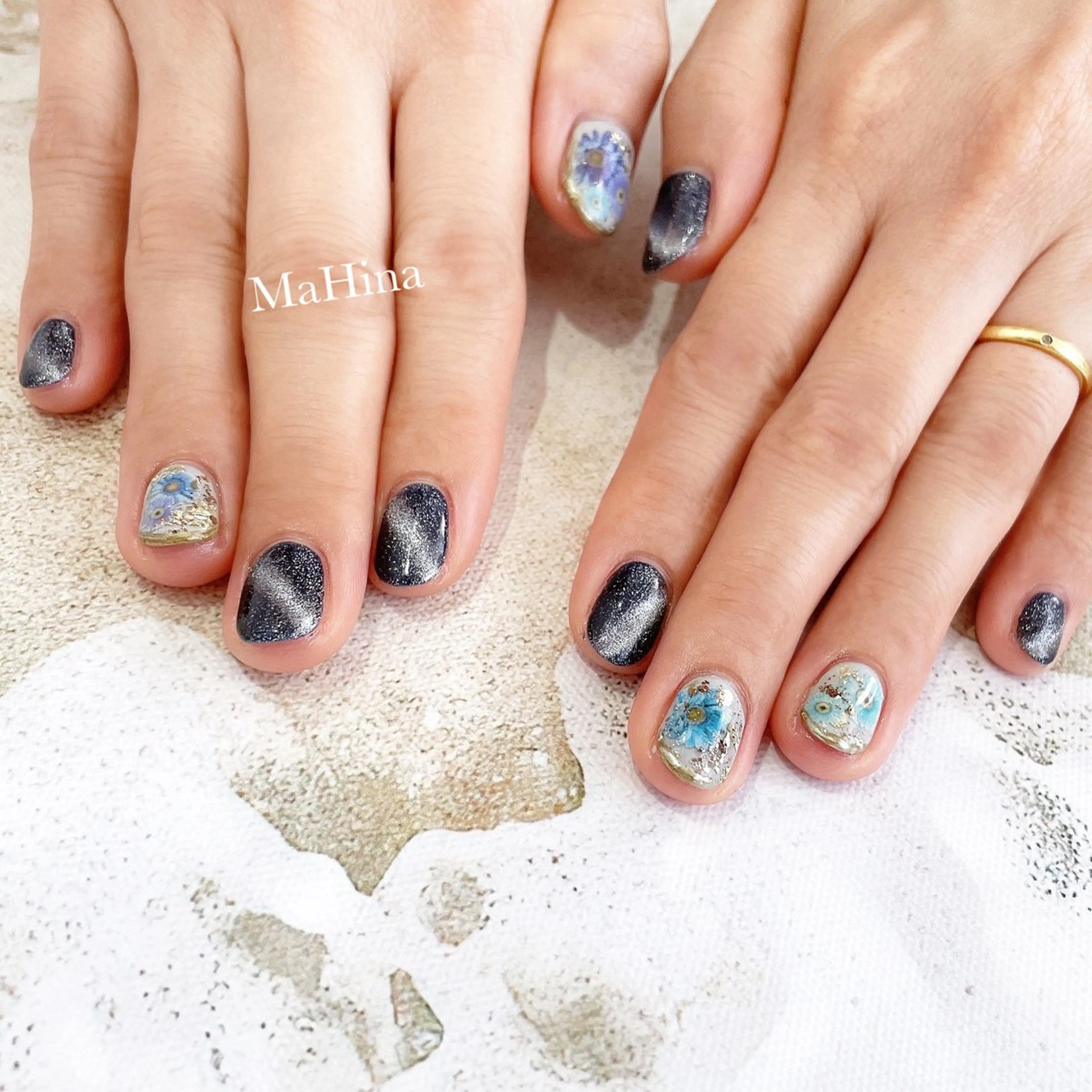 ネイル キラキラネイル マグネットネイル ネイビー ハンドネイル MaHina🌙 salonのネイルデザイン