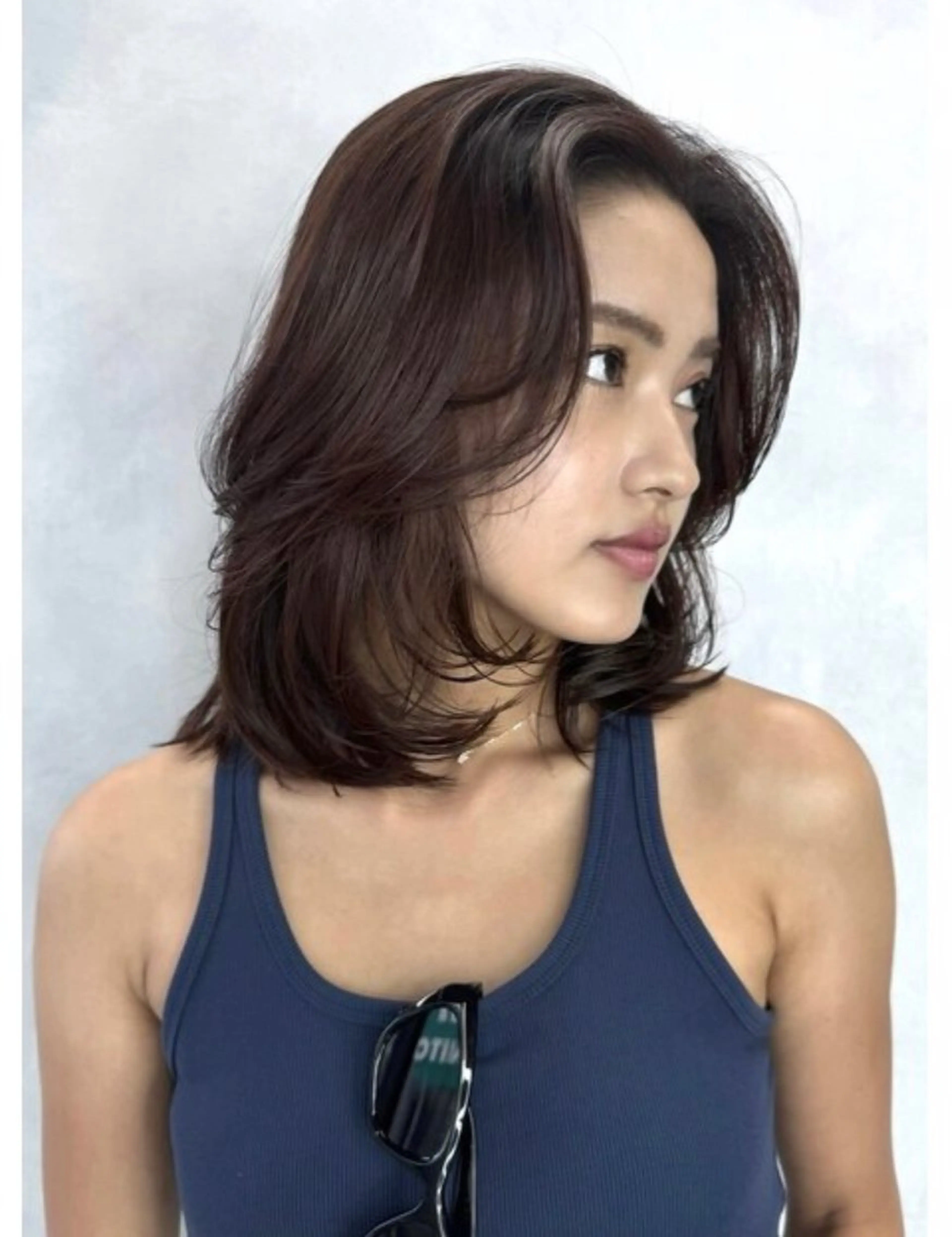 ミディアム DEAN ISLA 大人レイヤーカットのヘアスタイル