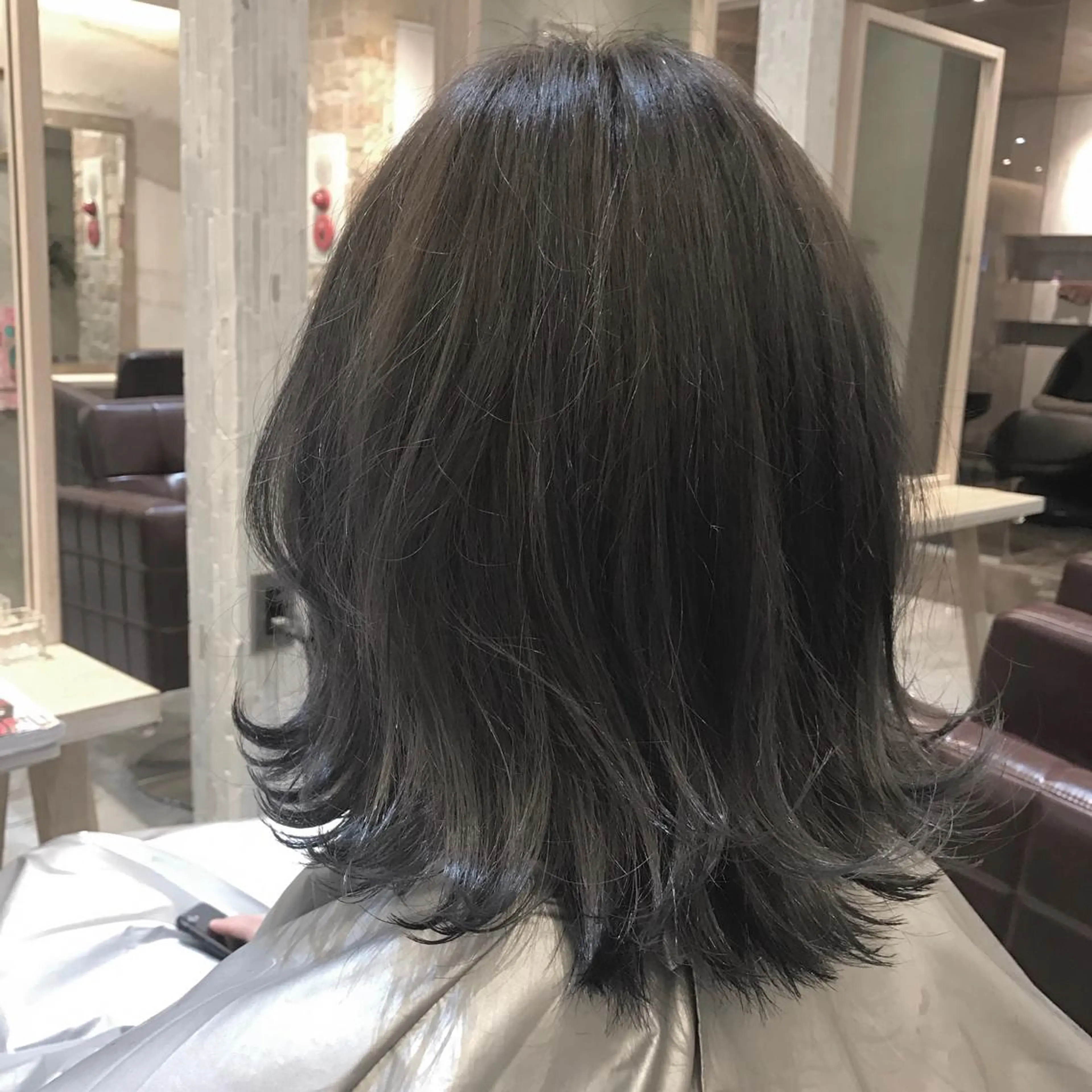 ミディアム カラー ブリーチ ブルーカラー 透明感カラー 外国人風カラー 髪質改善・艶髪特化 木村侑平のヘアスタイル