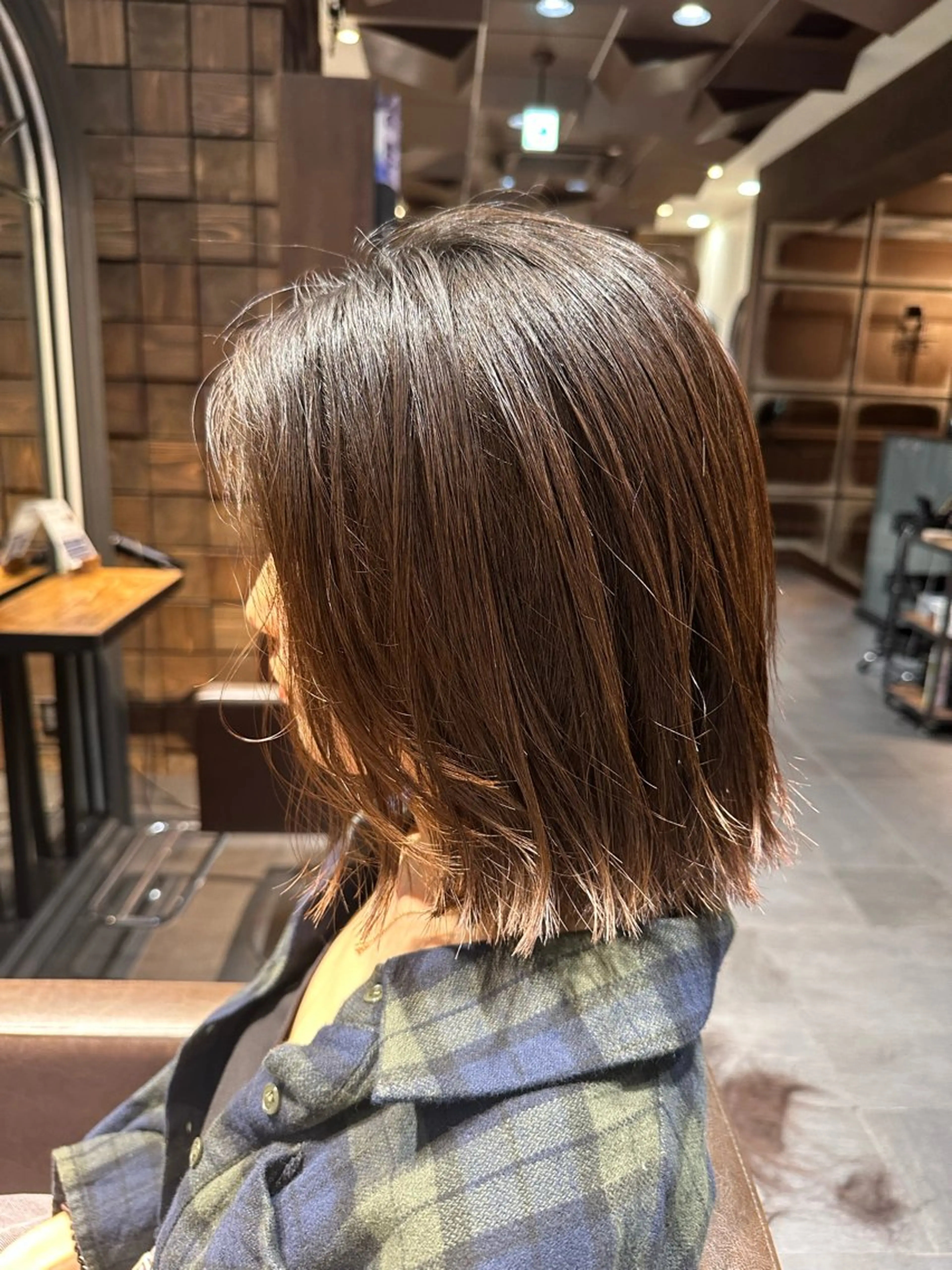 ミディアム カット 齊藤政太 顔周り カット 透明感カラーのヘアスタイル