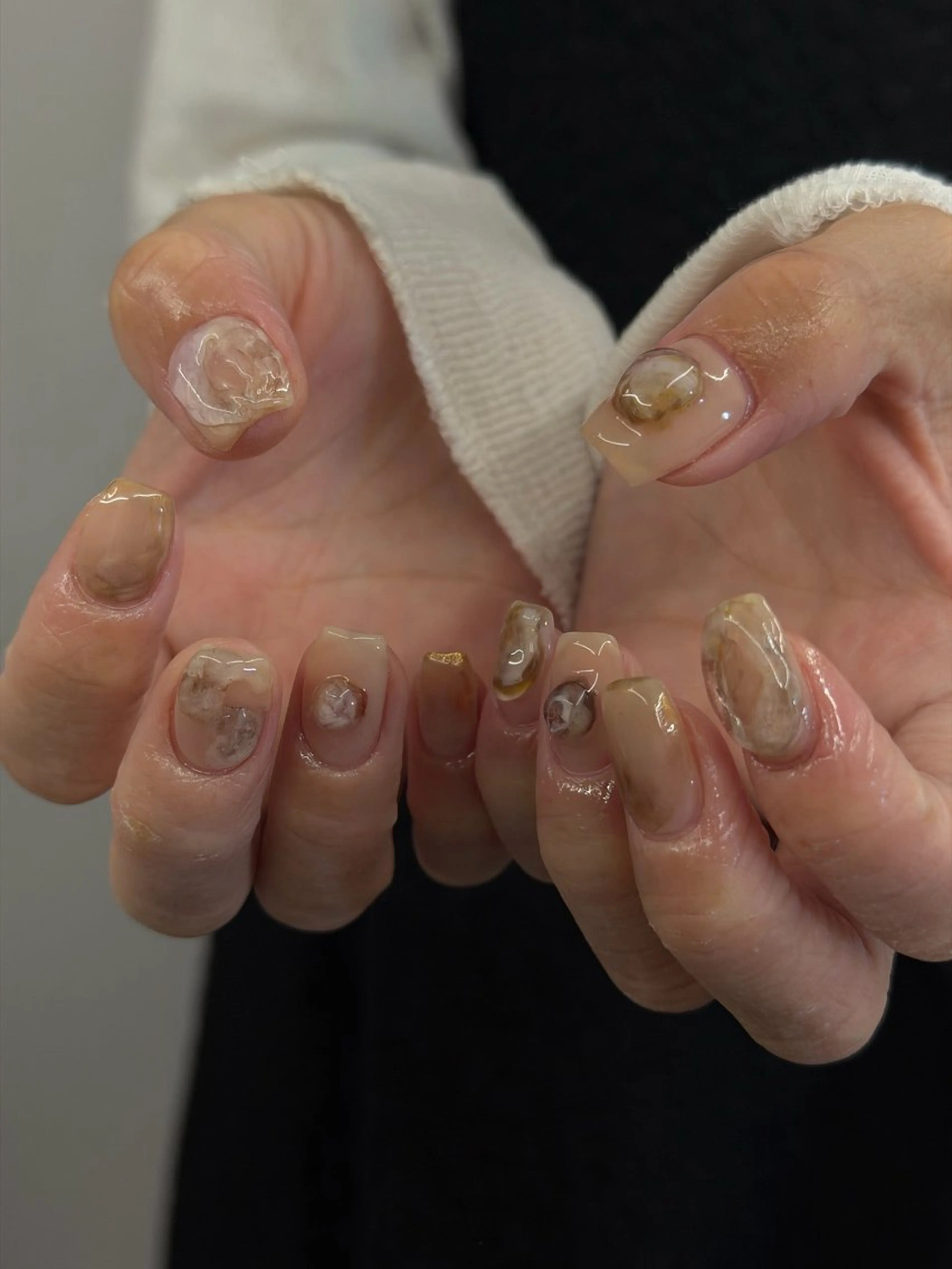ネイル ブラウン ジェルネイル キラキラネイル マグネットネイル ニュアンスネイル ハンドネイル ハンドケア Bana_ Nailのネイルデザイン