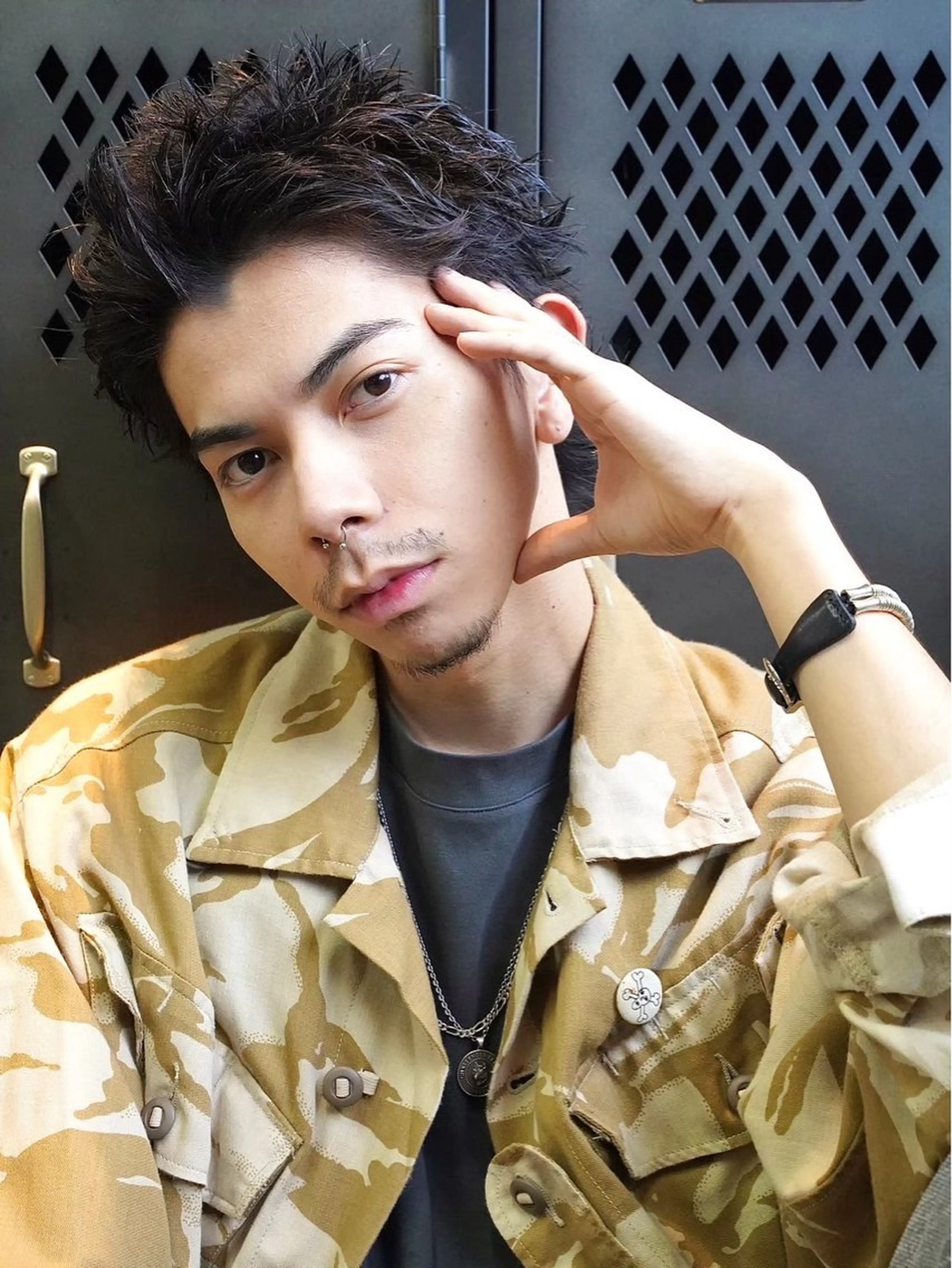 ショート パーマ メンズ メンズバレイヤージュ シャドウパーマのヘアスタイル