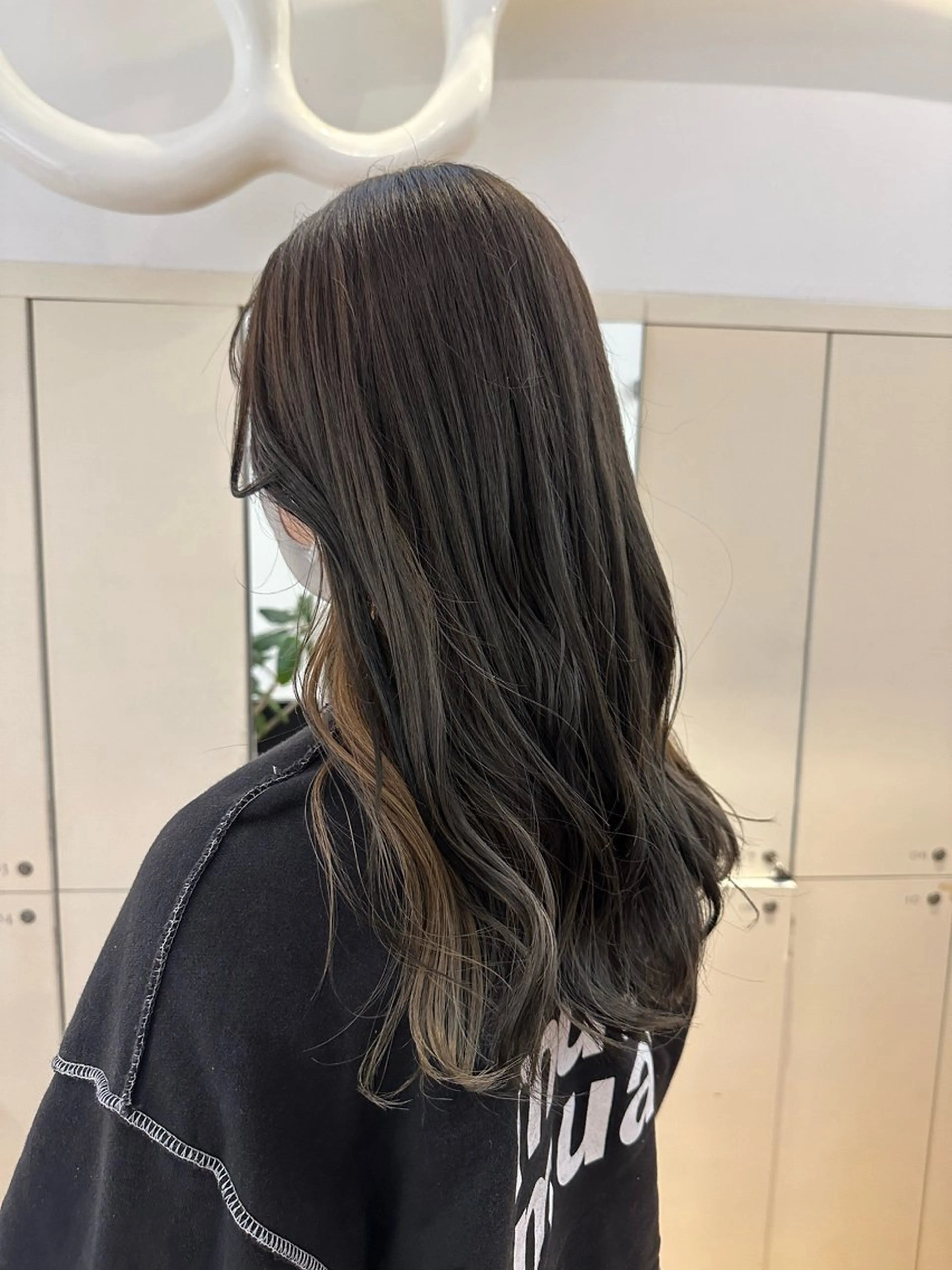 ロング カラー イヤリングカラー ヘアカラー トリートメント 安藤 太一のヘアスタイル