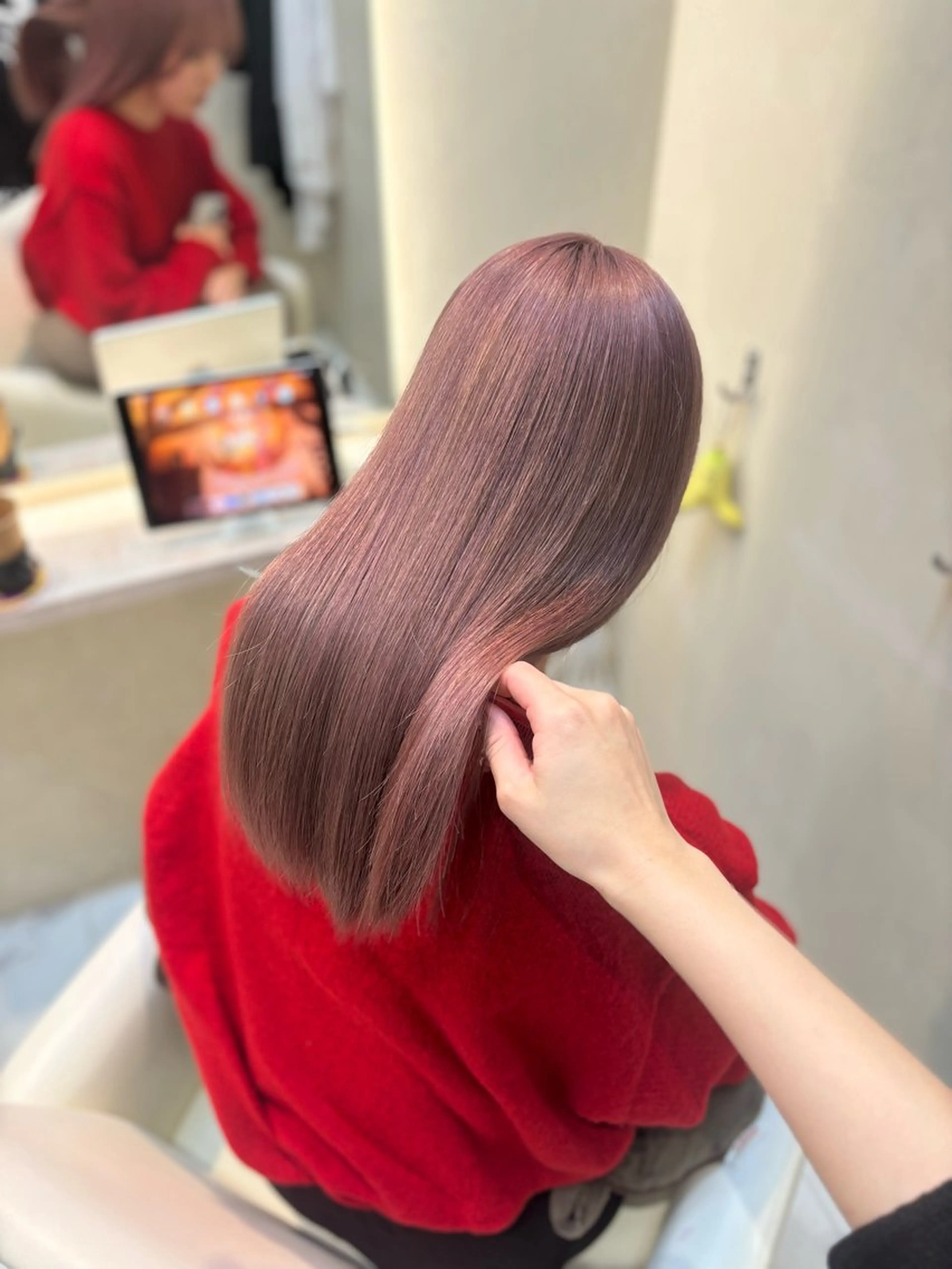 ミディアム カラー 赤み消しカラー🪽 透明感カラー🪽のあのヘアスタイル