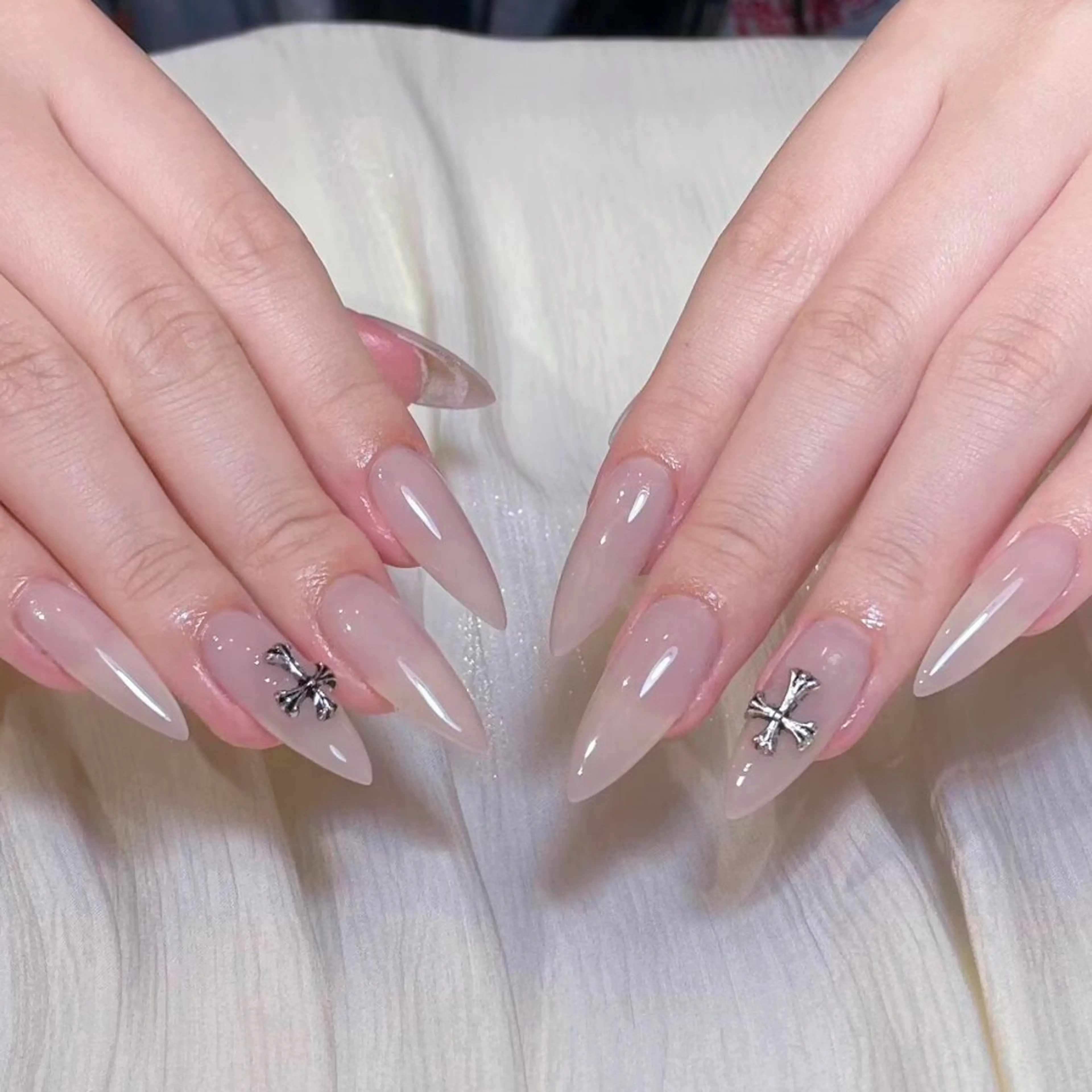 ネイル アートネイル オーロラネイル キラキラネイル 韓国ネイル マグネットネイル ハンドネイル ハンドケア Plenty 💞のネイルデザイン