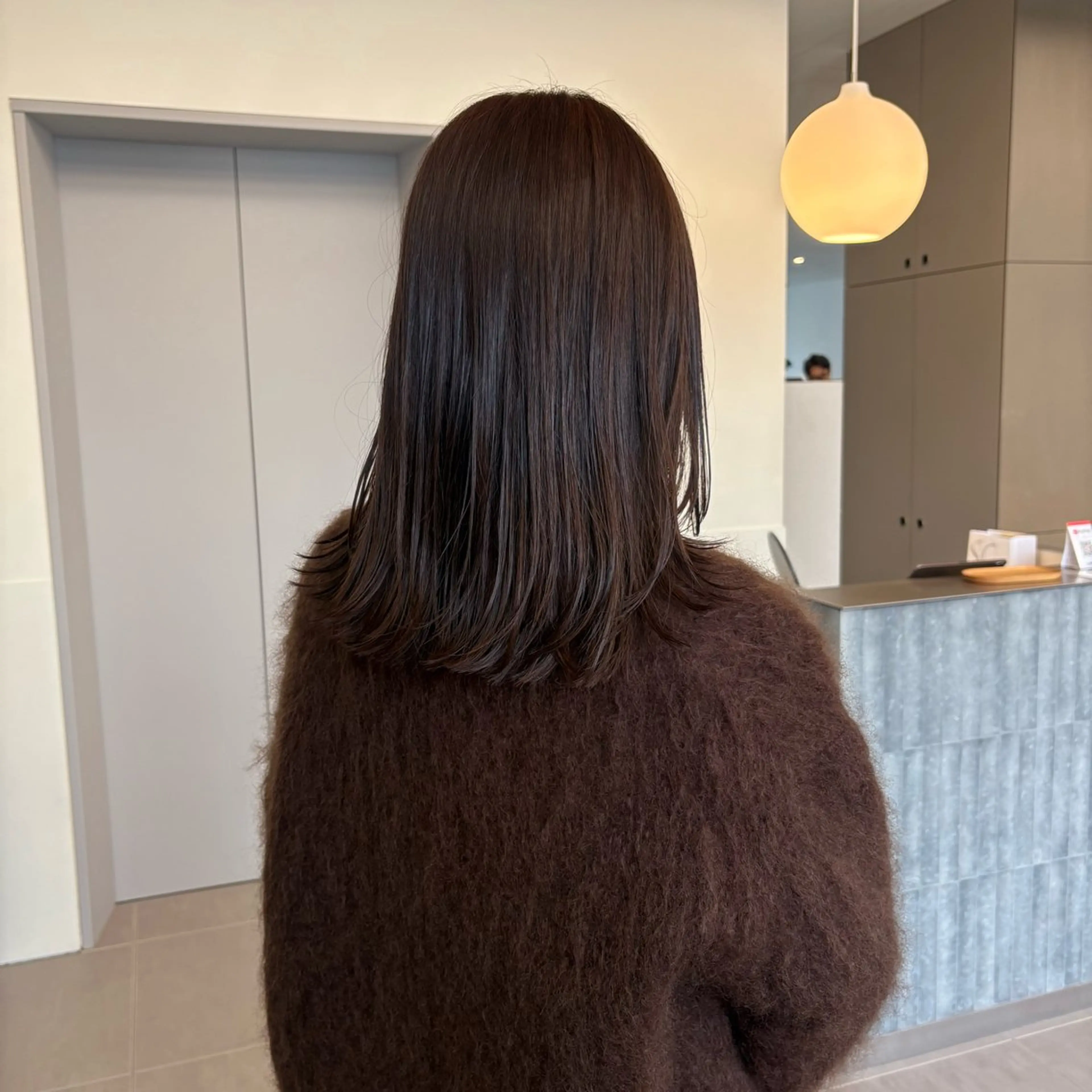 セミロング カット ヘアカラー 💡レイヤーカット/ グレージュ松本隼人のヘアスタイル