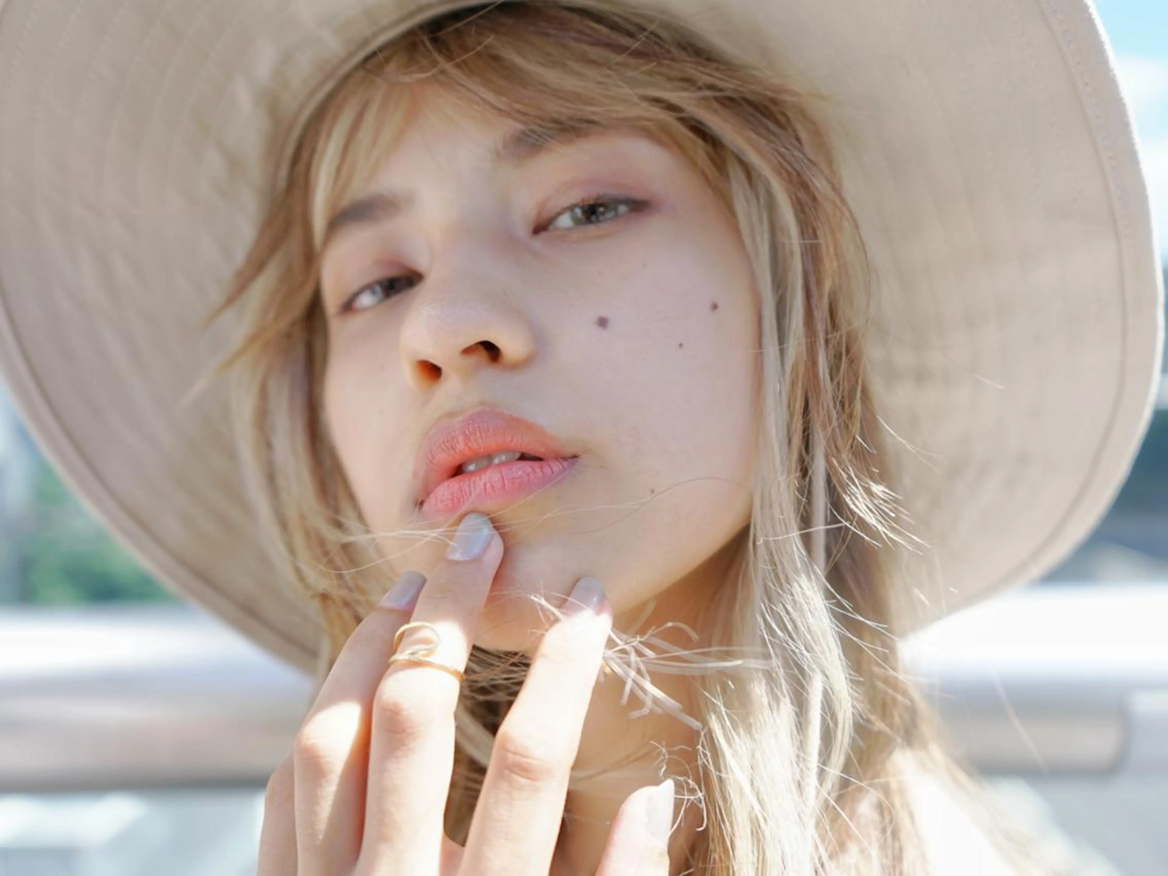 セミロング カラー パーマ ヘアアレンジ アディクシーカラー アッシュ バレイヤージュ ベージュカラー ブリーチ newi grande 横浜店のヘアスタイル