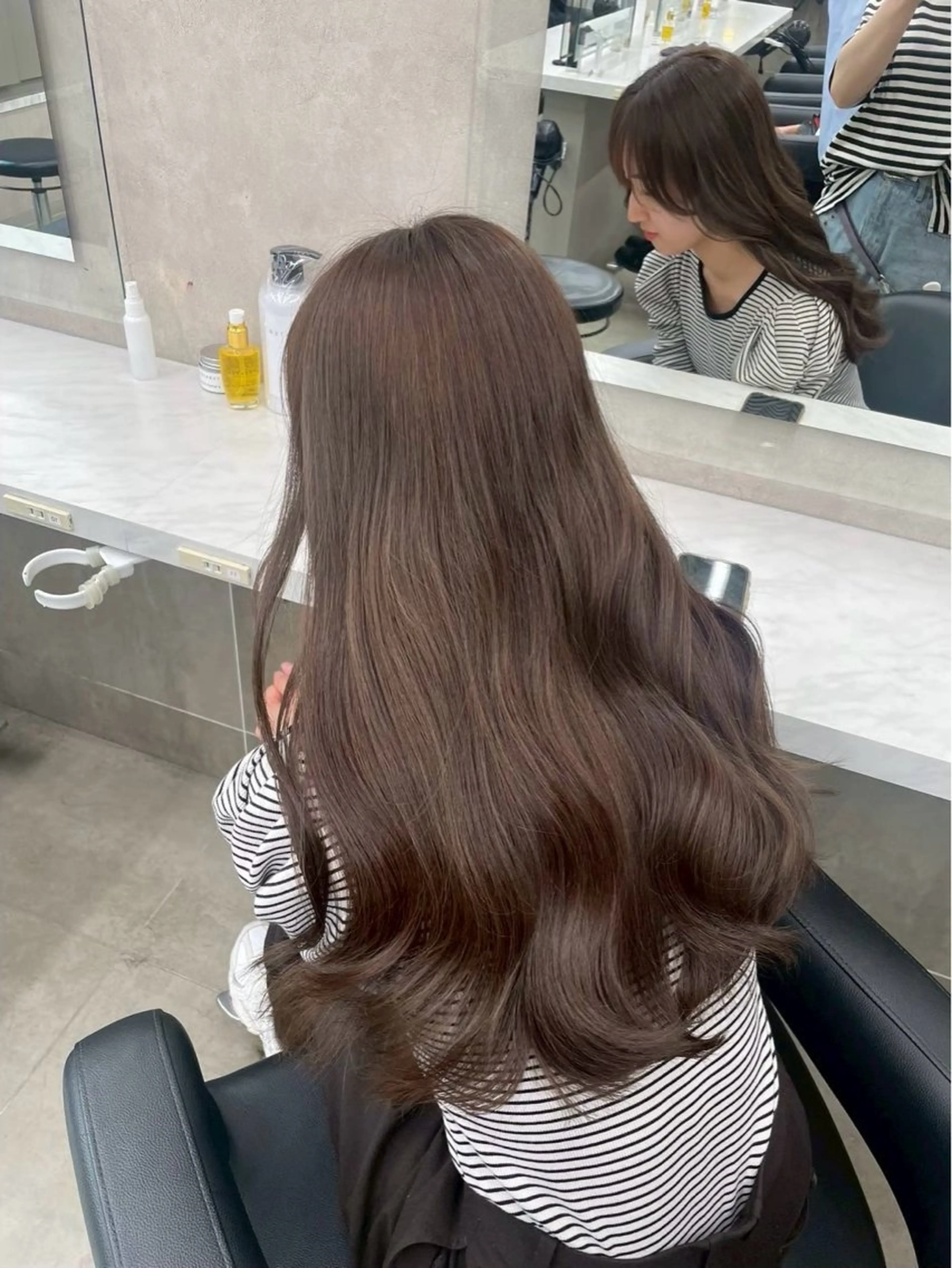 ロング カラー ブリーチ ダブルカラー ブリーチなしカラー 髪質改善 トリートメント 🤍透明感推しカラー 🤍yui‪💞✨のヘアスタイル