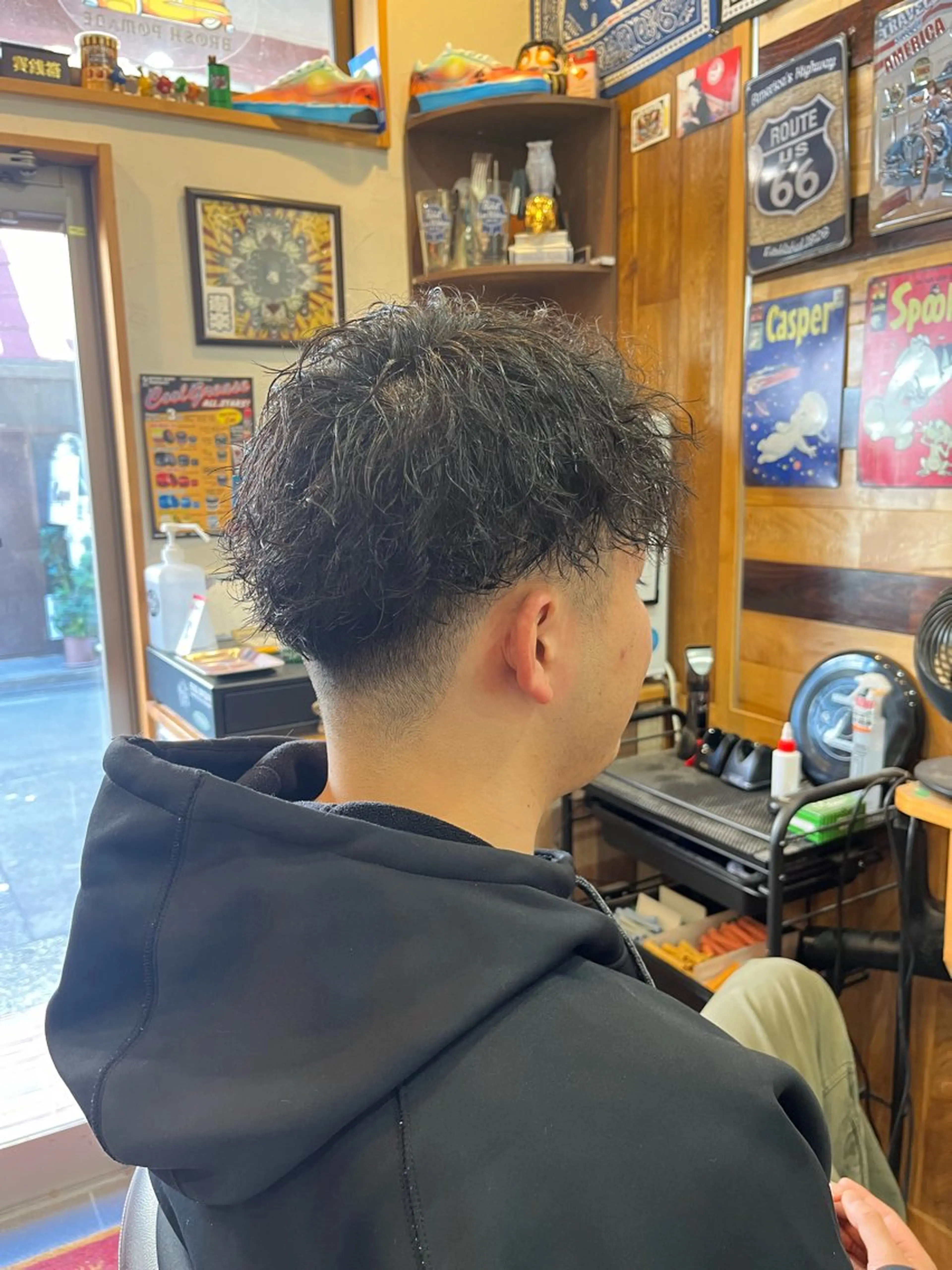 ショート ⚡メンズパーマフ ェードカットTomyのヘアスタイル