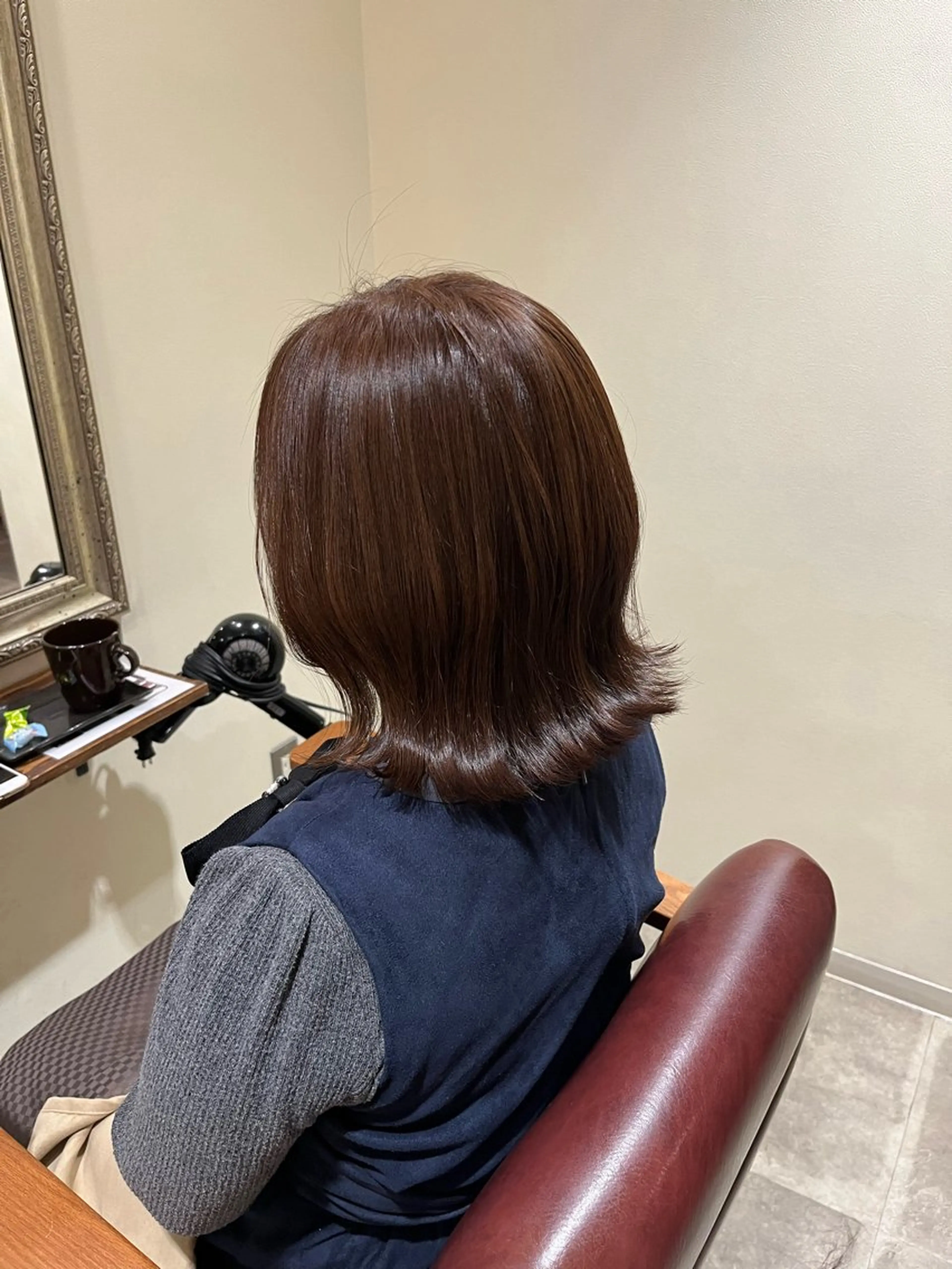 ミディアム カラー ベージュカラー 外ハネヘア カット 縮毛矯正 トリートメント 西川 舞彩のヘアスタイル