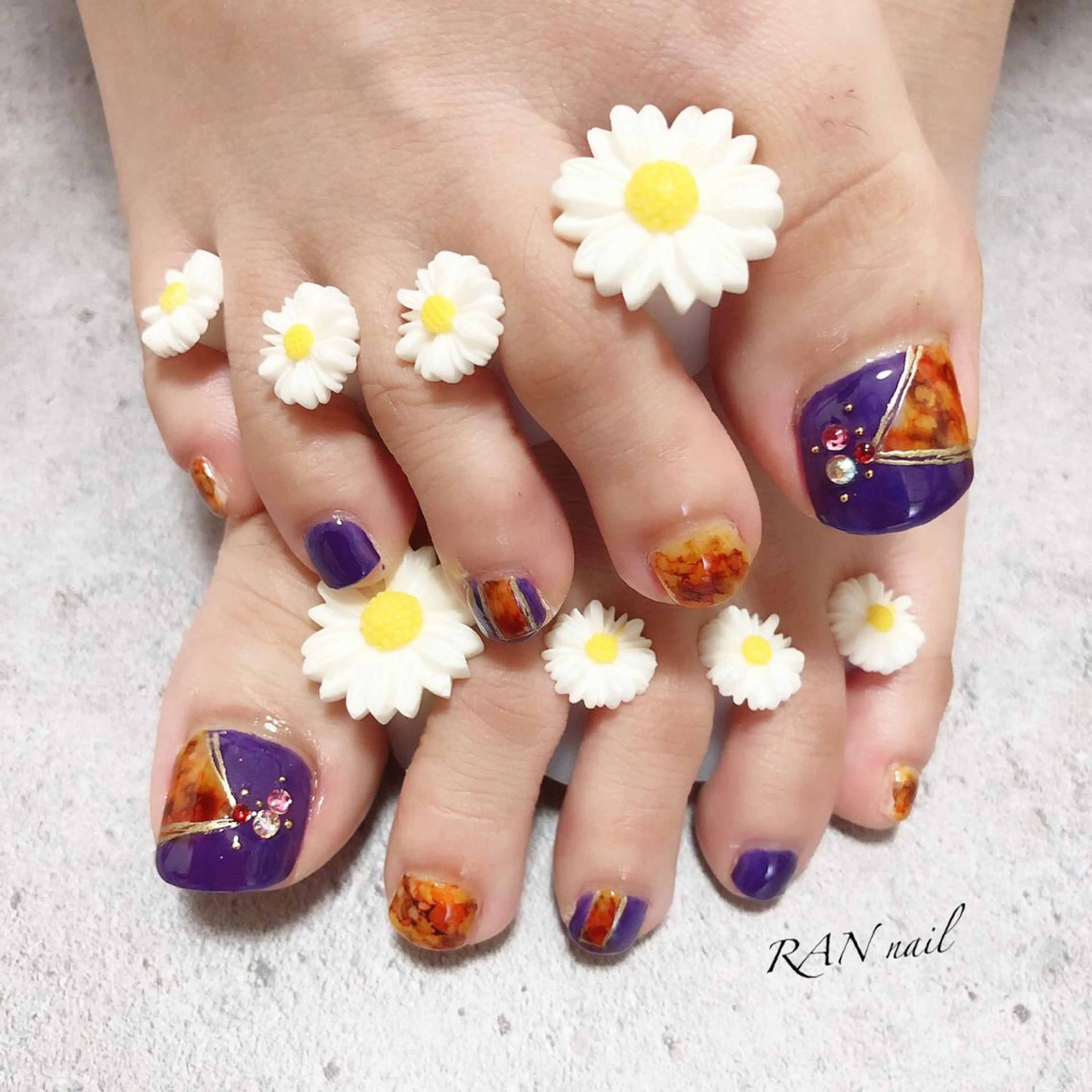 ネイル べっ甲ネイル フットネイル ハロウィン キラキラネイル オフィスネイル ハンドネイル フットネイル RAN nailのネイルデザイン