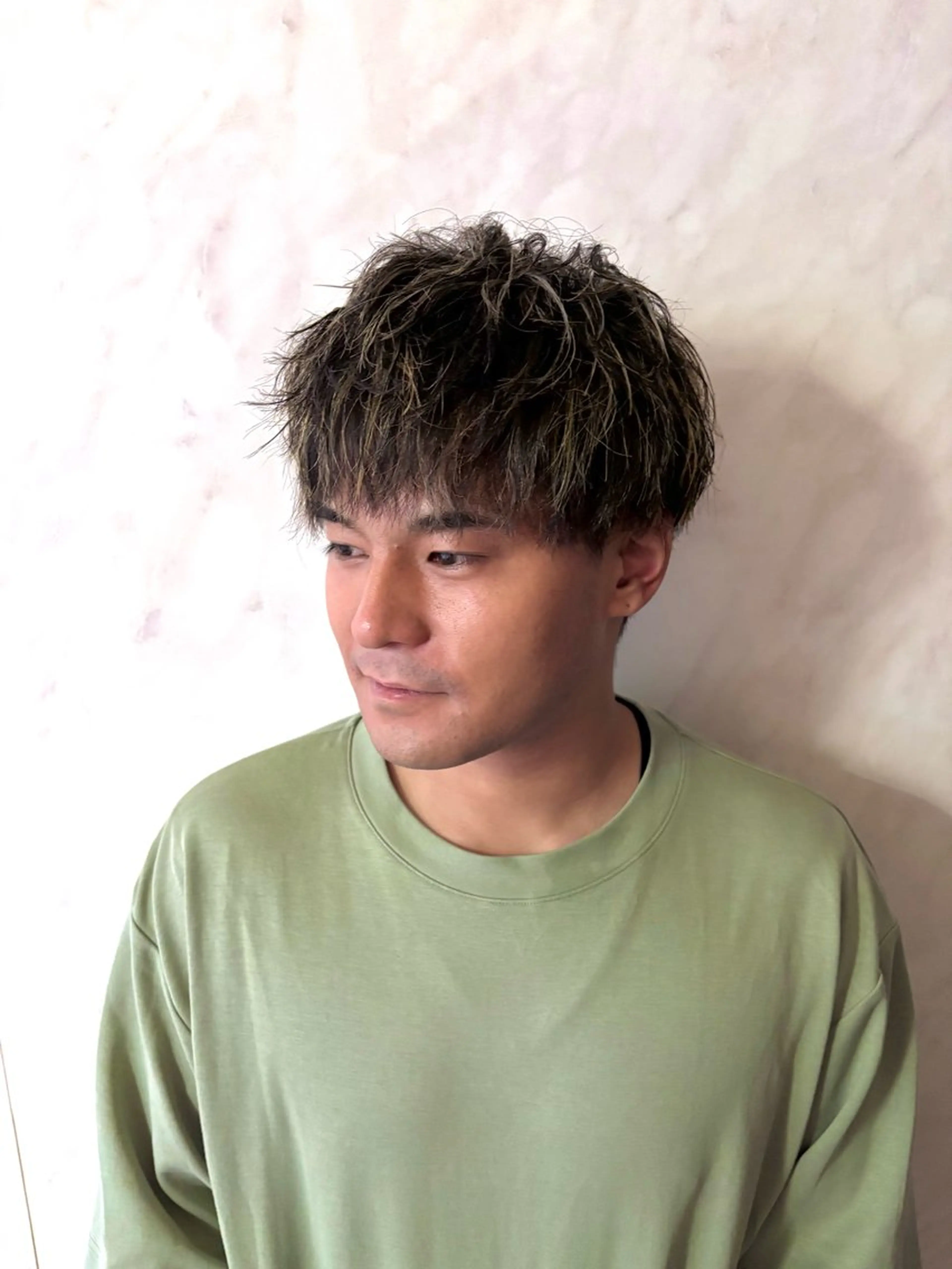 ショート カラー 抜きっぱなしブロンド ハイライトカラー ハイライト 本厚木パーマ&ブリー チ特化メンズショートのヘアスタイル