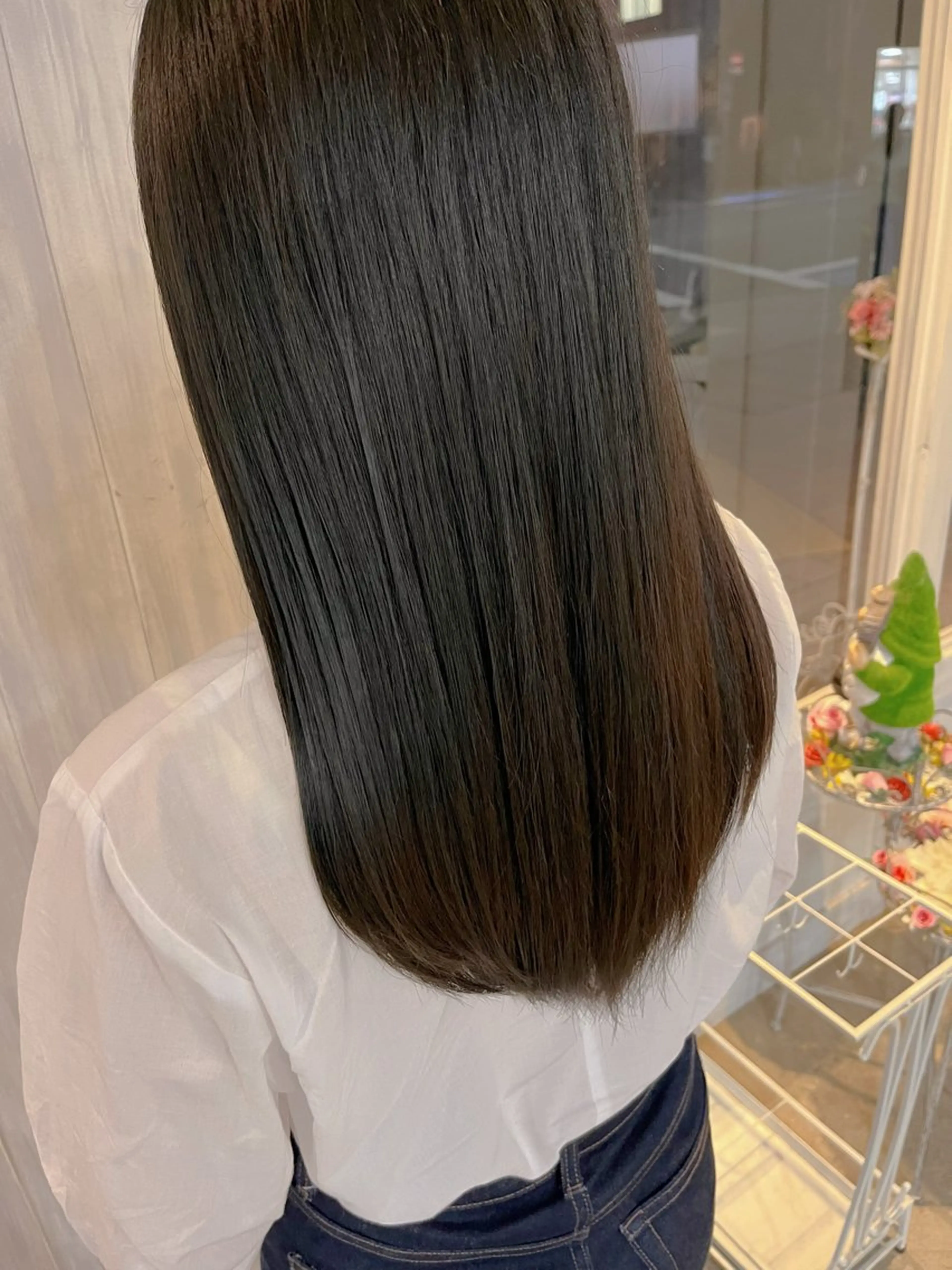 セミロング カラー 暗髪ツヤ感カラー🌼 いしいゆうこのヘアスタイル