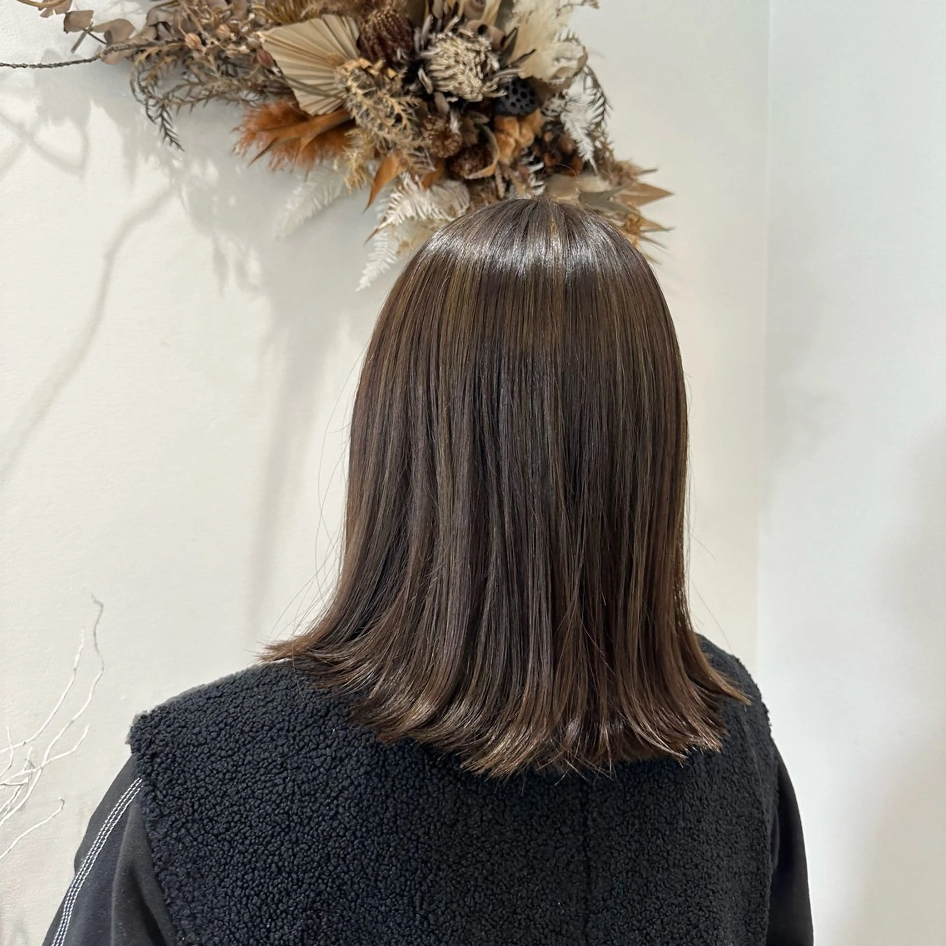 カラー ブリーチ ハイライトカラー オリーブカラー MIRUKA/ 暖色カラー/ベージュのヘアスタイル