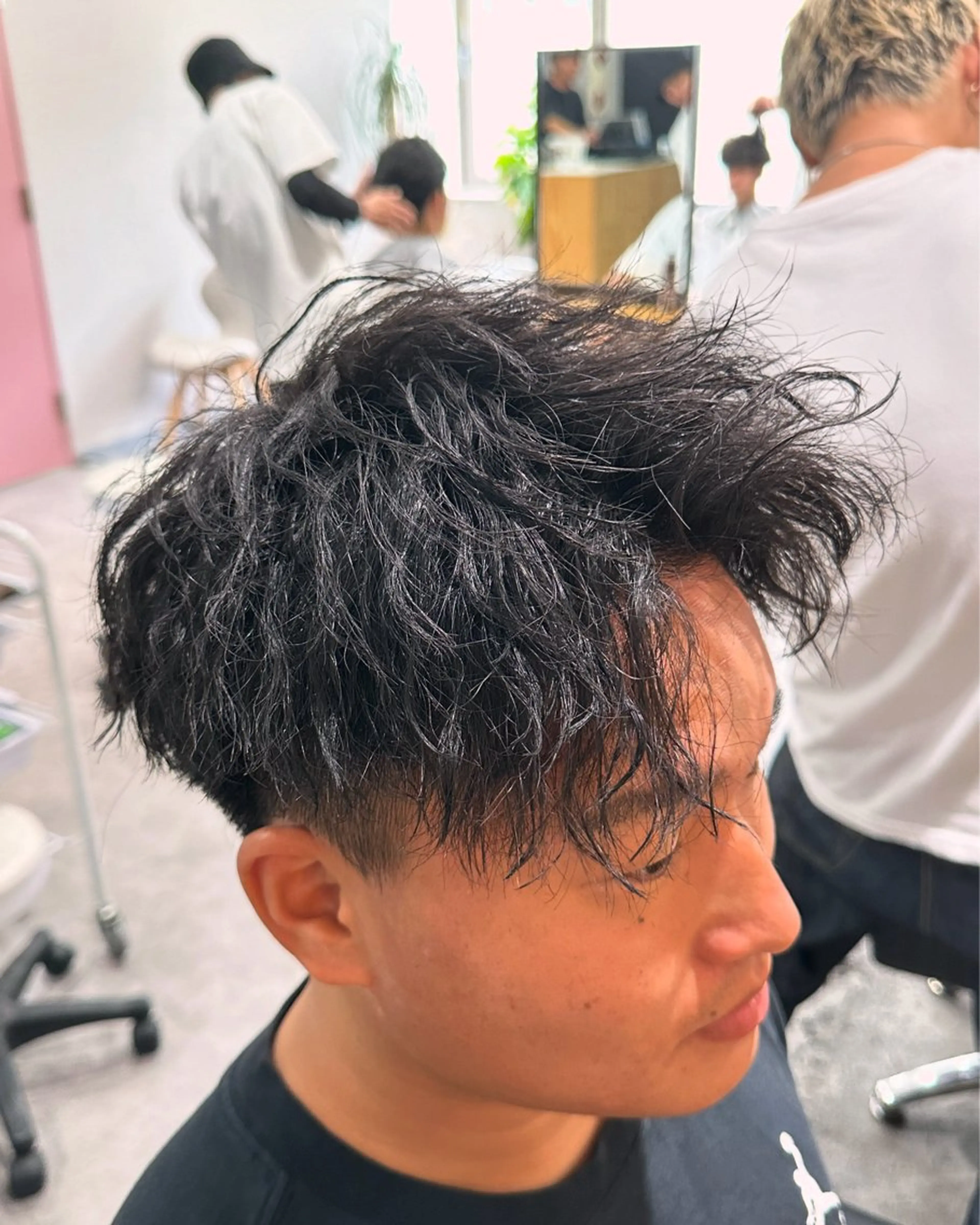 ショート パーマ ヘアアレンジ メンズ アップバング メンズパーマ ツイストスパイラルパーマ ショートヘア スパイラルパーマ メンズNo.1美容師 Coshoのヘアスタイル