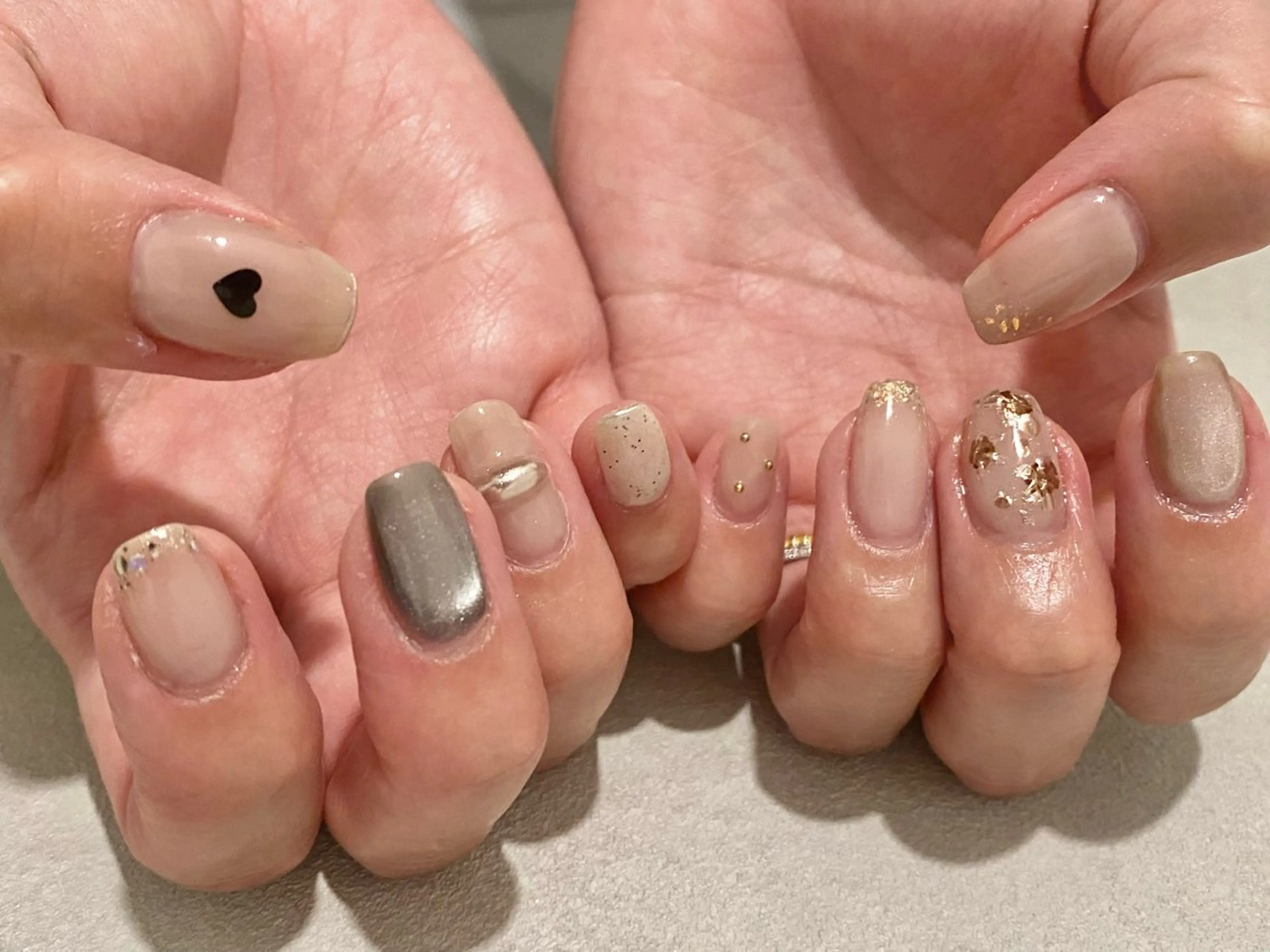 ネイル ゴールド シルバー nail salon swaddle 🪽のネイルデザイン