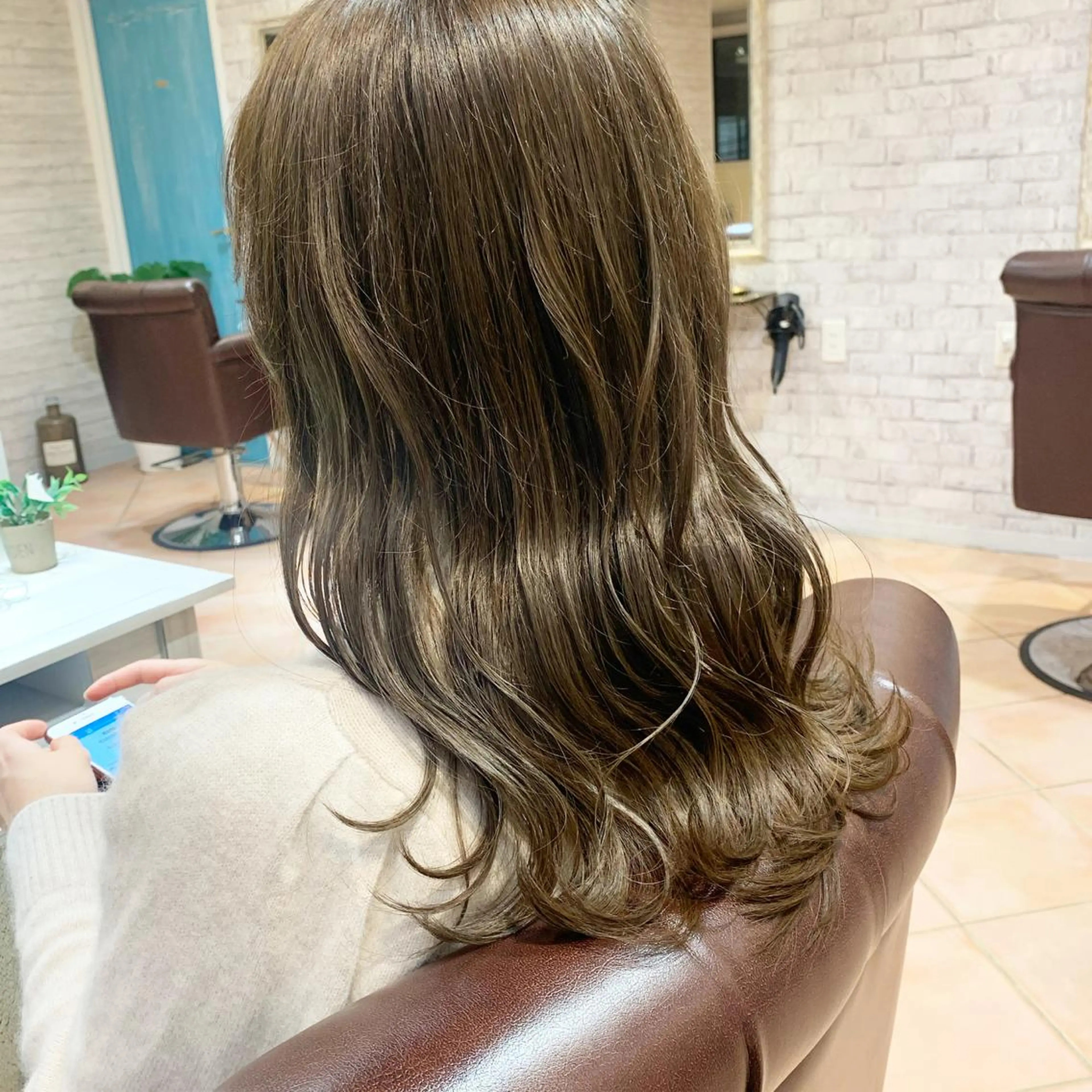 ロング カラー ヘアアレンジ グレージュ オリーブグレージュ オリーブグレー ✨艶髪✨透明感✨ 山内大樹のヘアスタイル