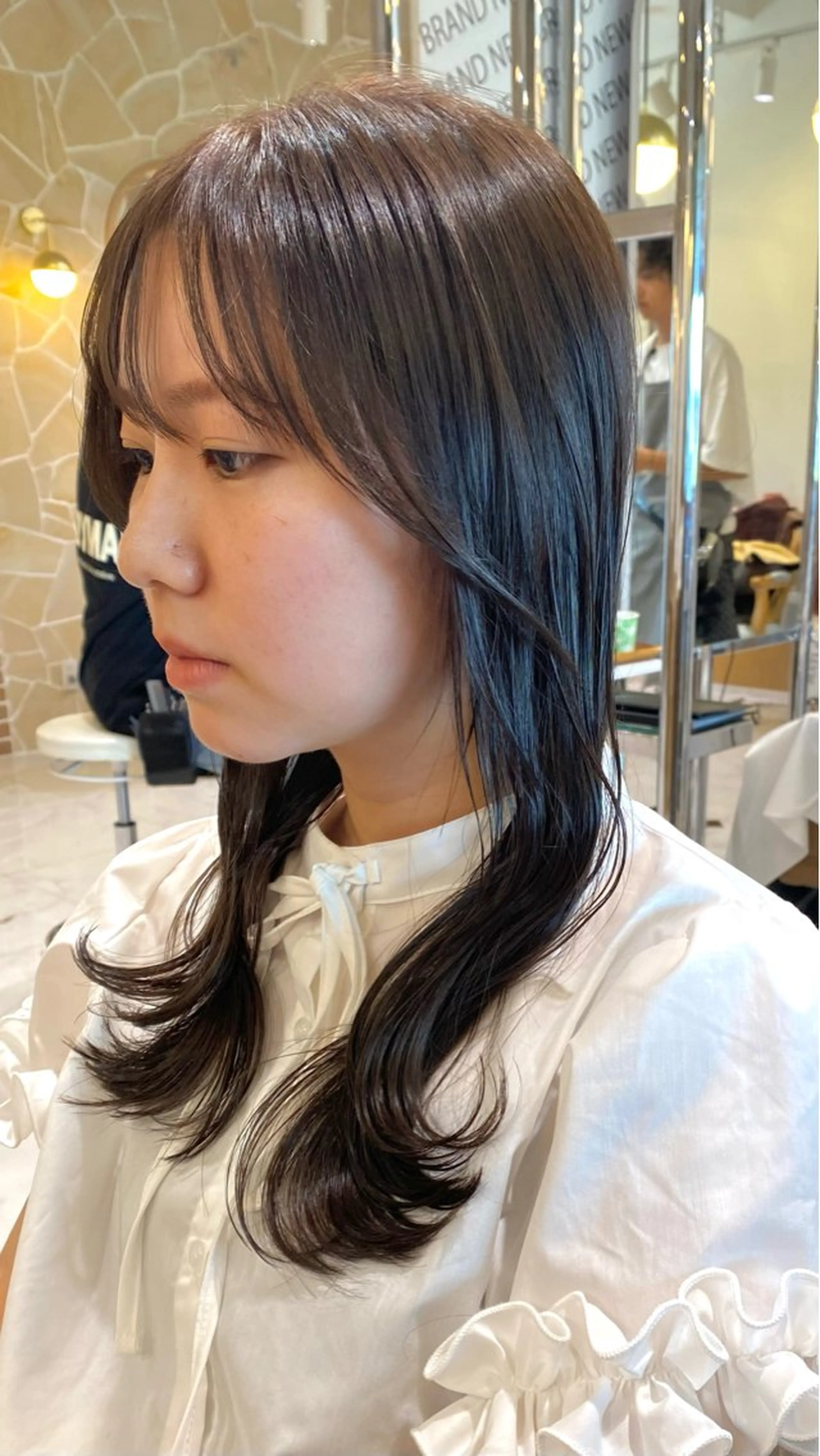 ミディアム くびれヘア レイヤーカット 坂井 茅聖のヘアスタイル