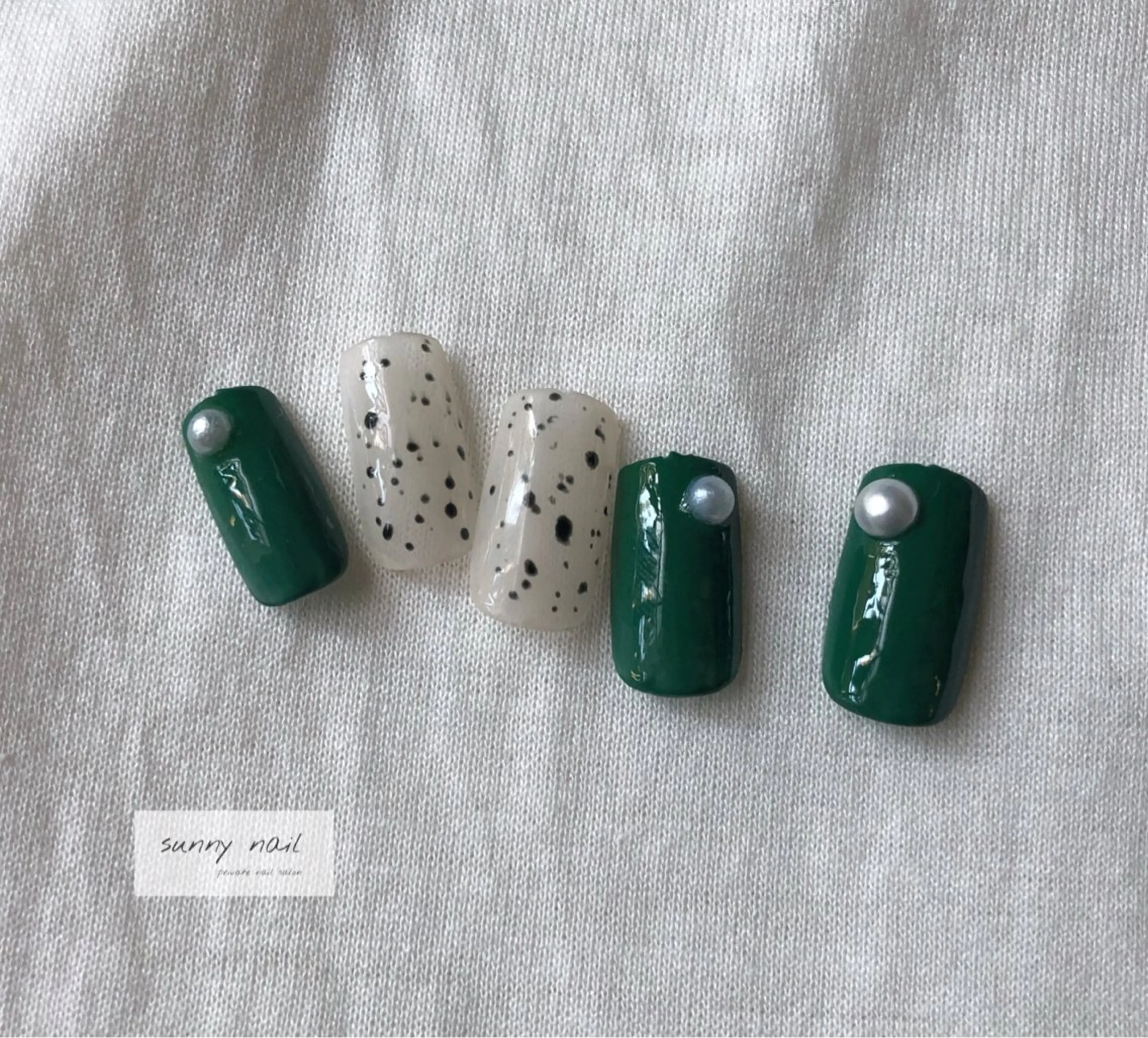 ネイル アートネイル カジュアル ジェルネイル グリーン ニュアンスネイル sunny nailのネイルデザイン