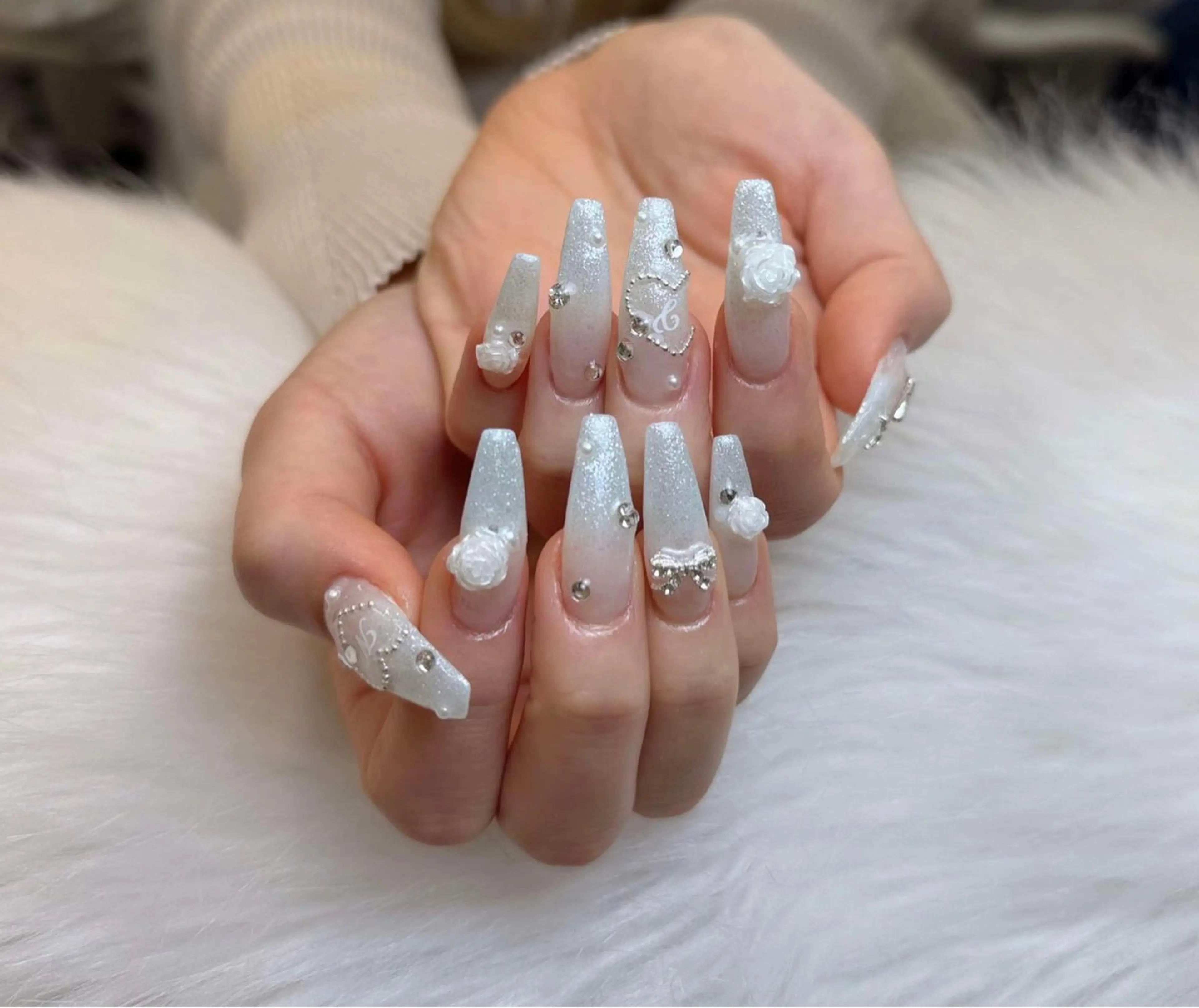 ネイル グラデーション キラキラネイル ワンカラーネイル 冬ネイル Jenn Nail Salonのネイルデザイン