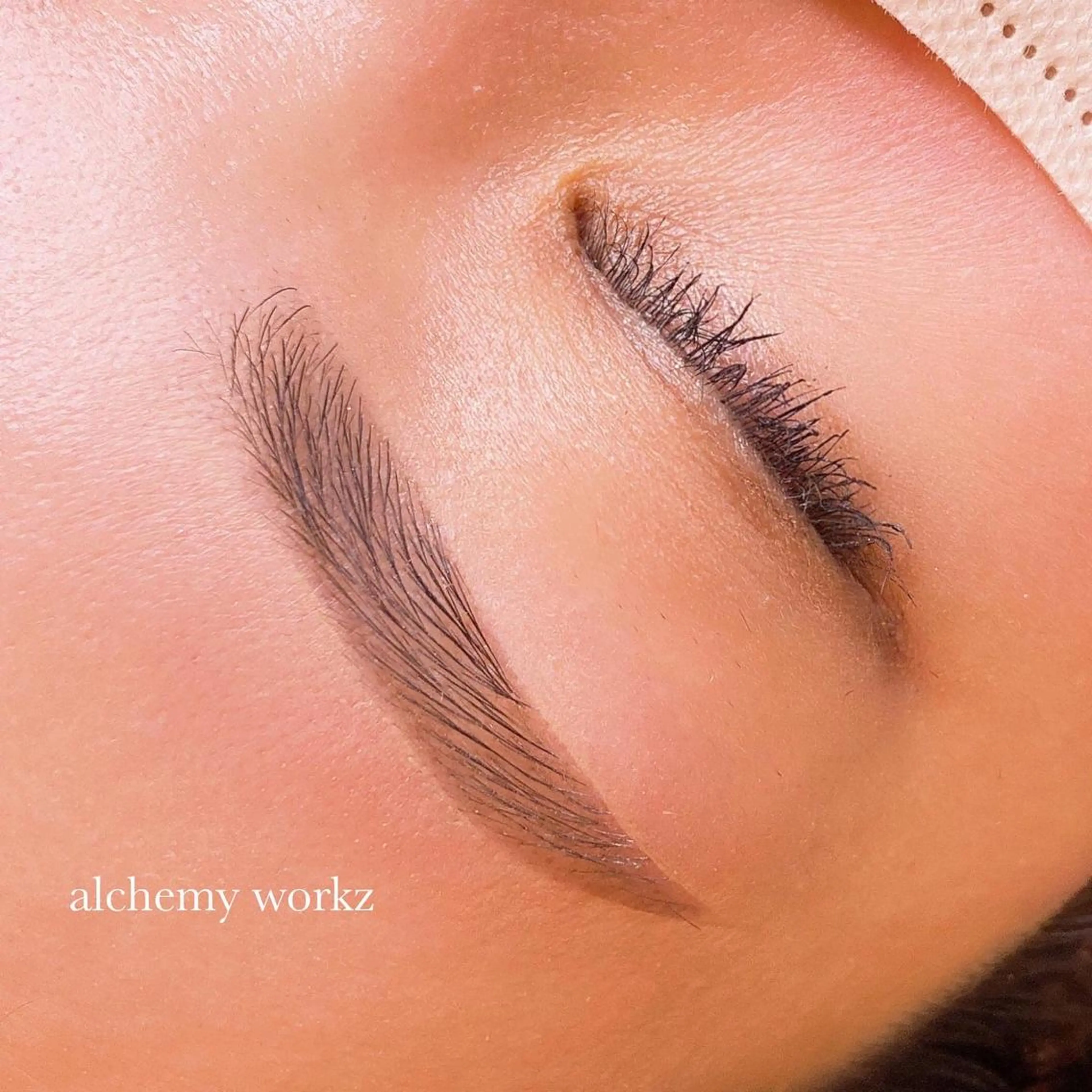 アイブロウ alchemy workzのマツエク・マツパデザイン