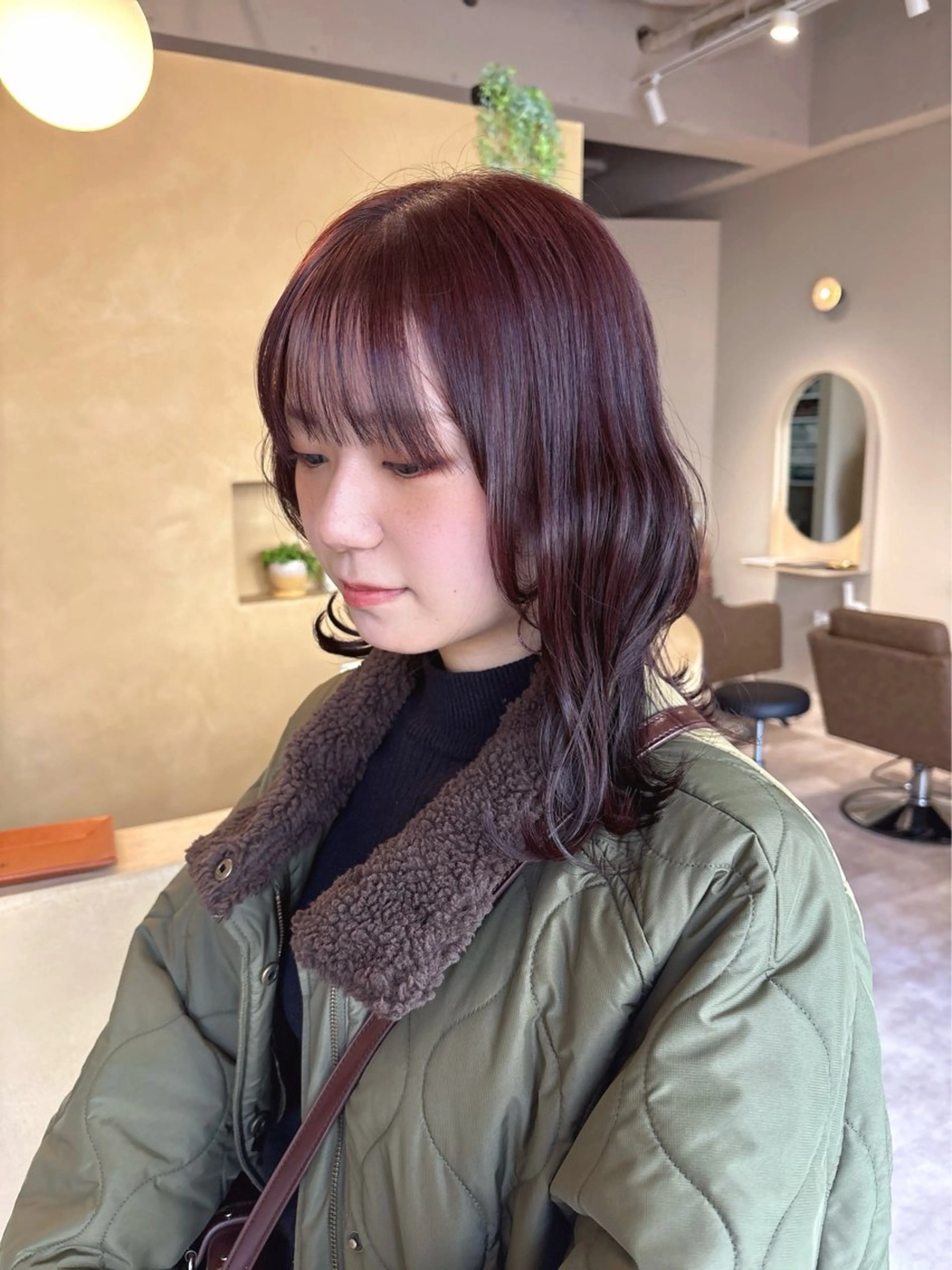 ミディアム 西田 朋華のヘアスタイル