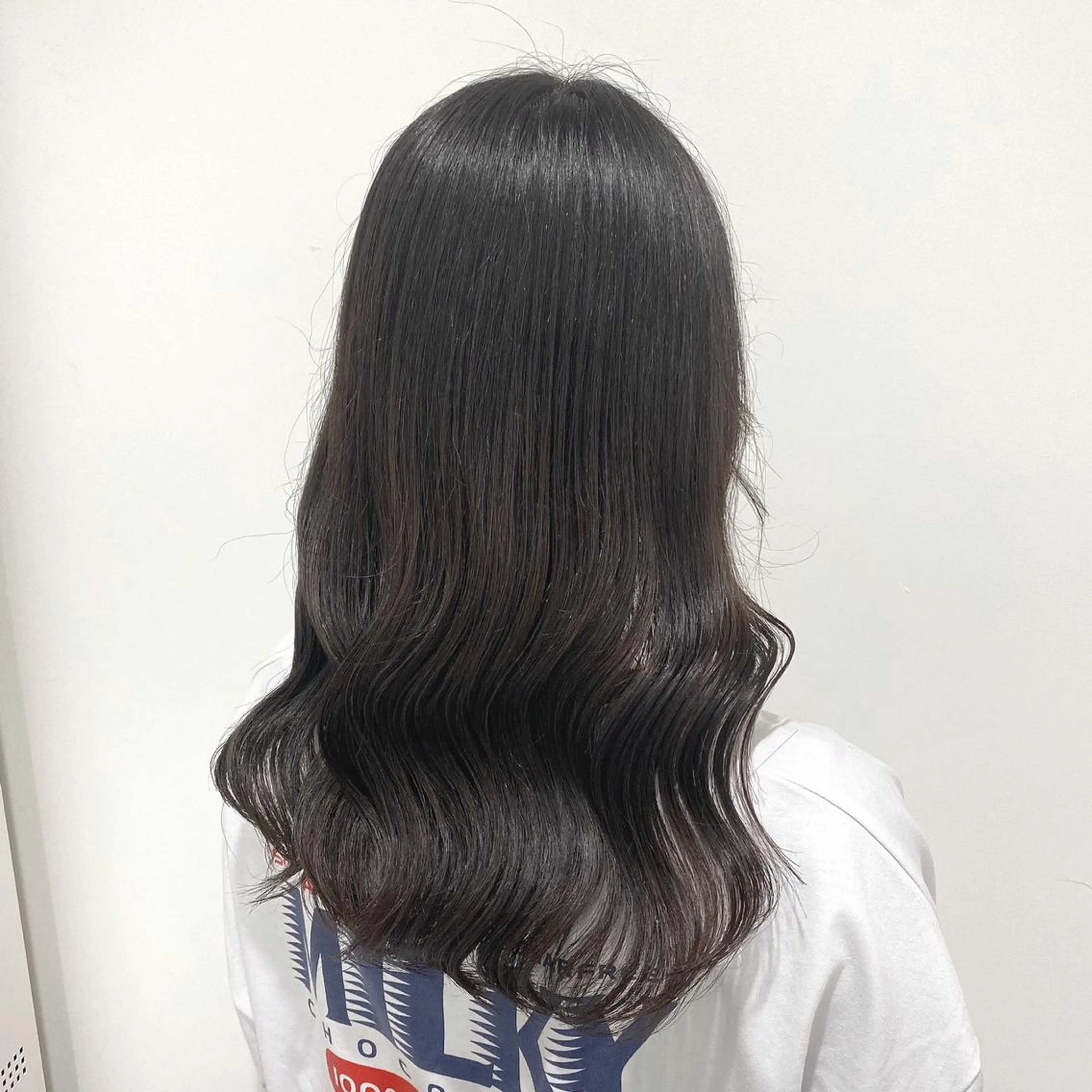 ミディアム カラー カット ヘアカラー トリートメント ヘアセット 韓国レイヤー似合わせ 透明感カラー飛我💗のヘアスタイル