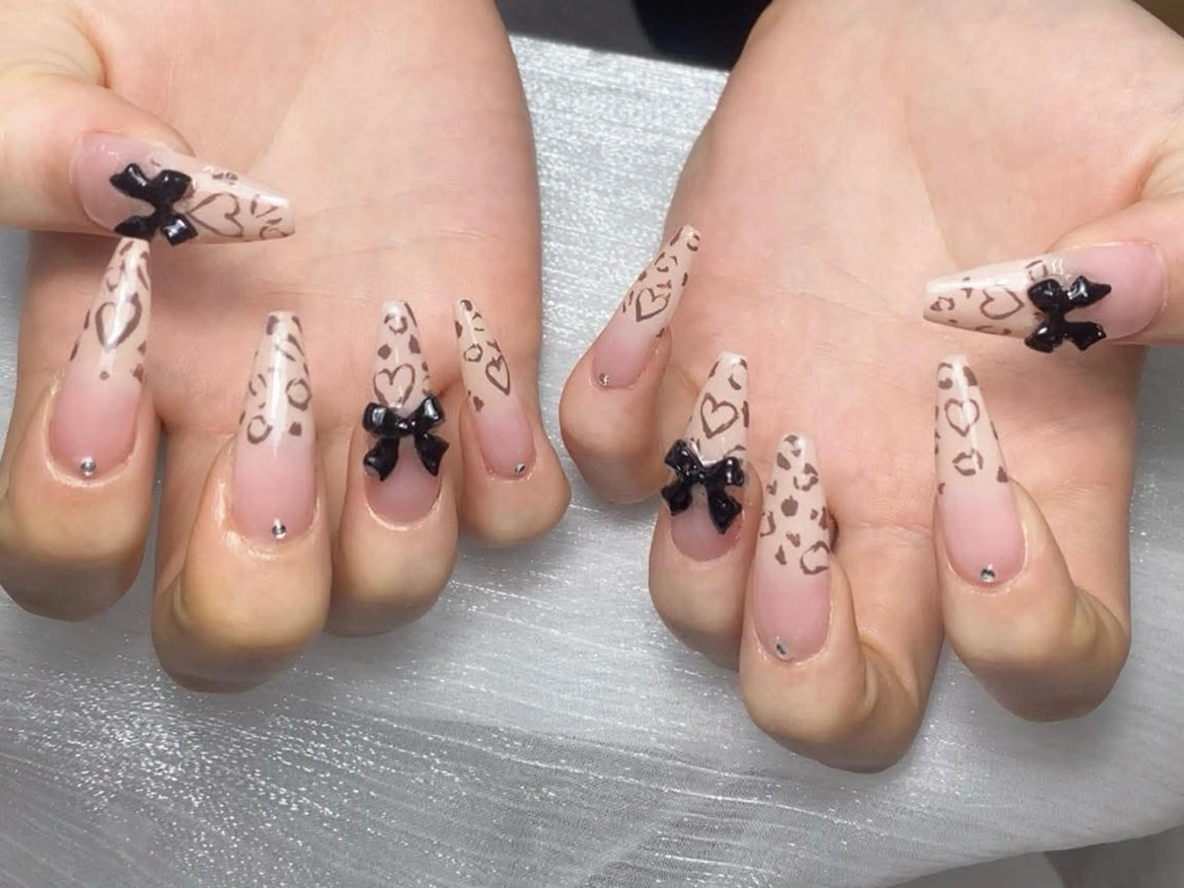 ネイル 桜ネイル フレンチネイル グラデーション 韓国ネイル マグネットネイル ハンドネイル ハンドケア Hara Nail 【パラジェル使用】のネイルデザイン