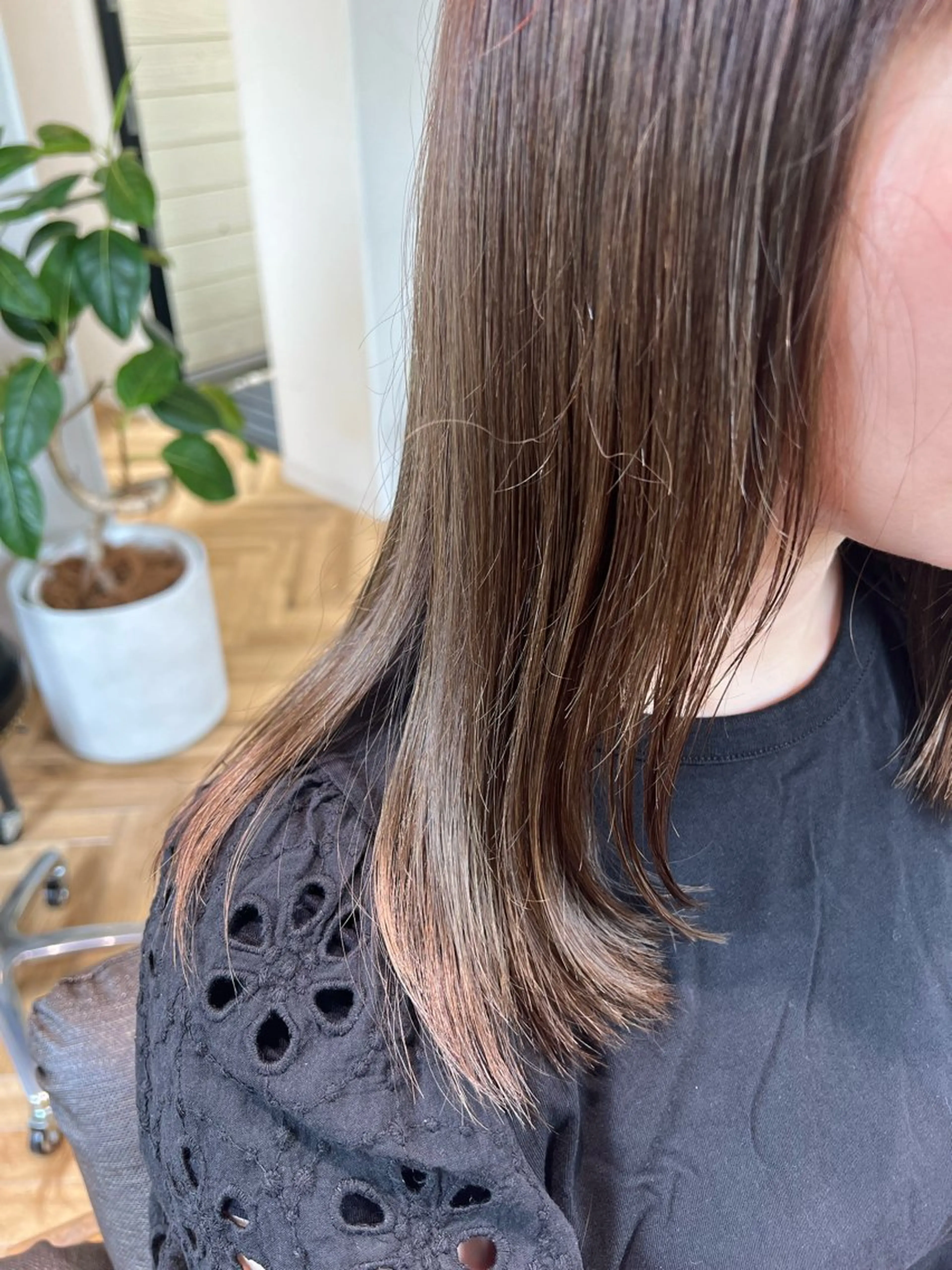 セミロング 吉田 咲樹のヘアスタイル