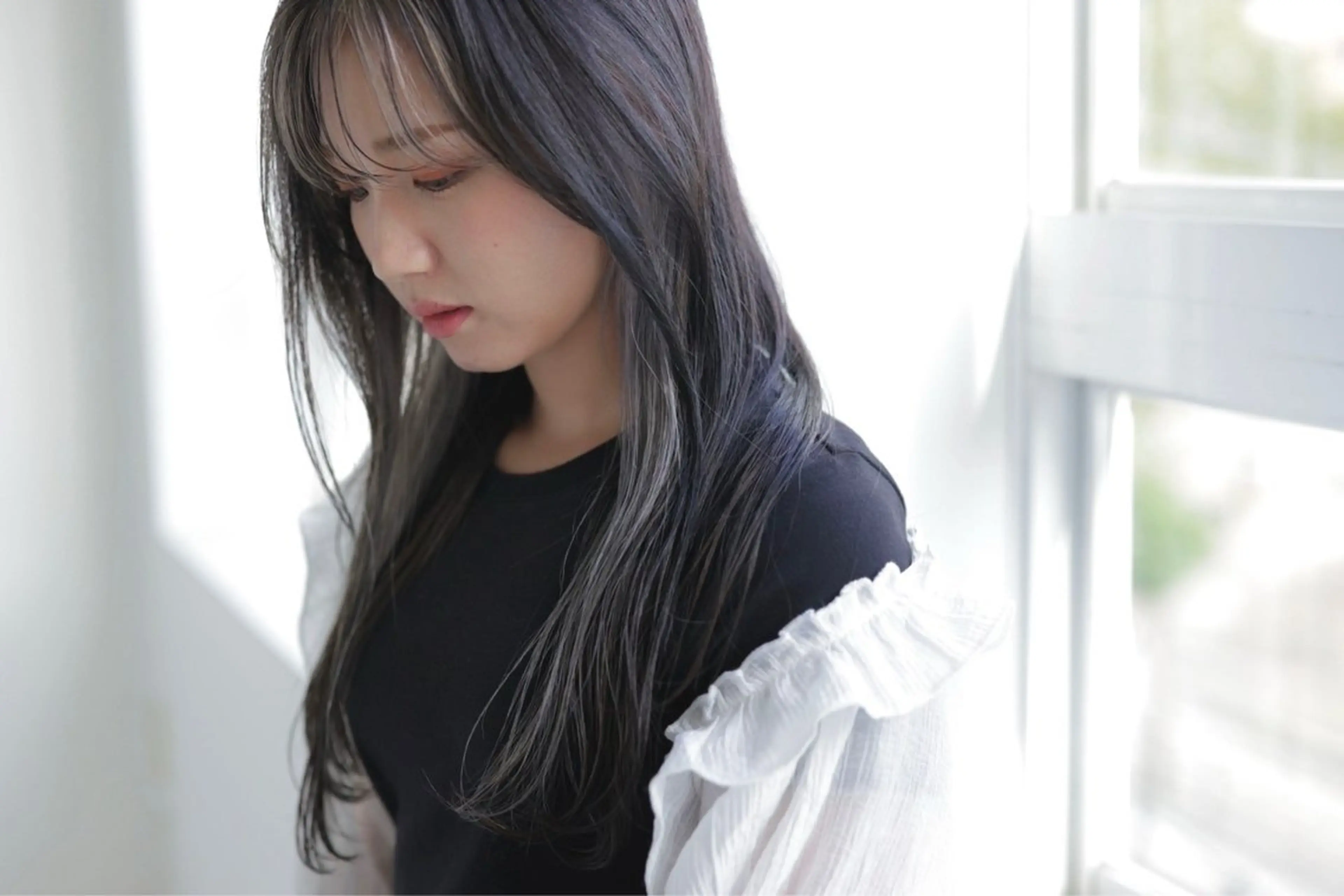 セミロング ヘアカラー motoトップカラー リスト/ブリーチカラのヘアスタイル