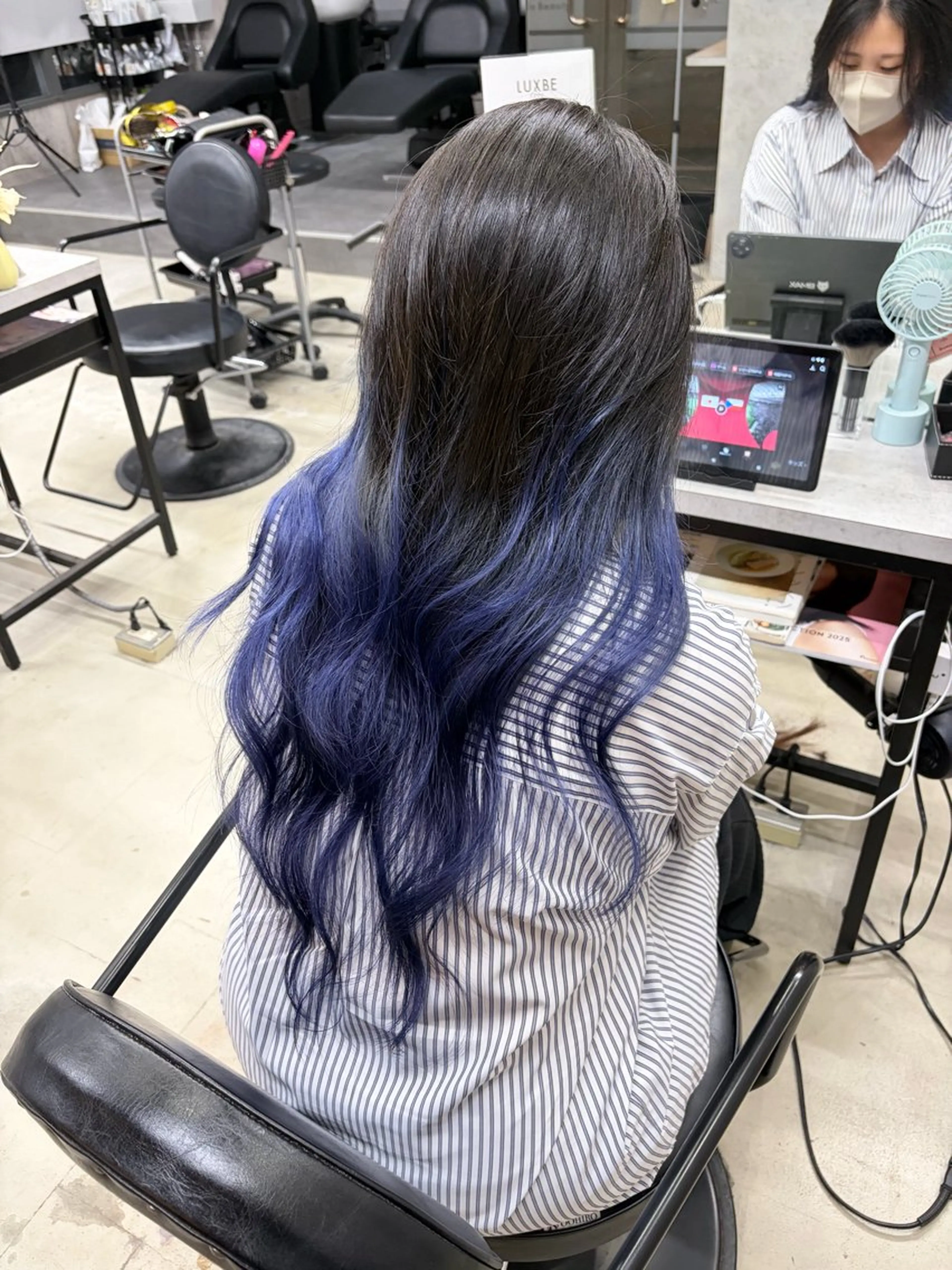 ロング カラー ブリーチ ブルーカラー グラデーションカラー LUXBE LUCE 那覇小禄イオン店所属・LUXBE LUCE ひなののヘアスタイル