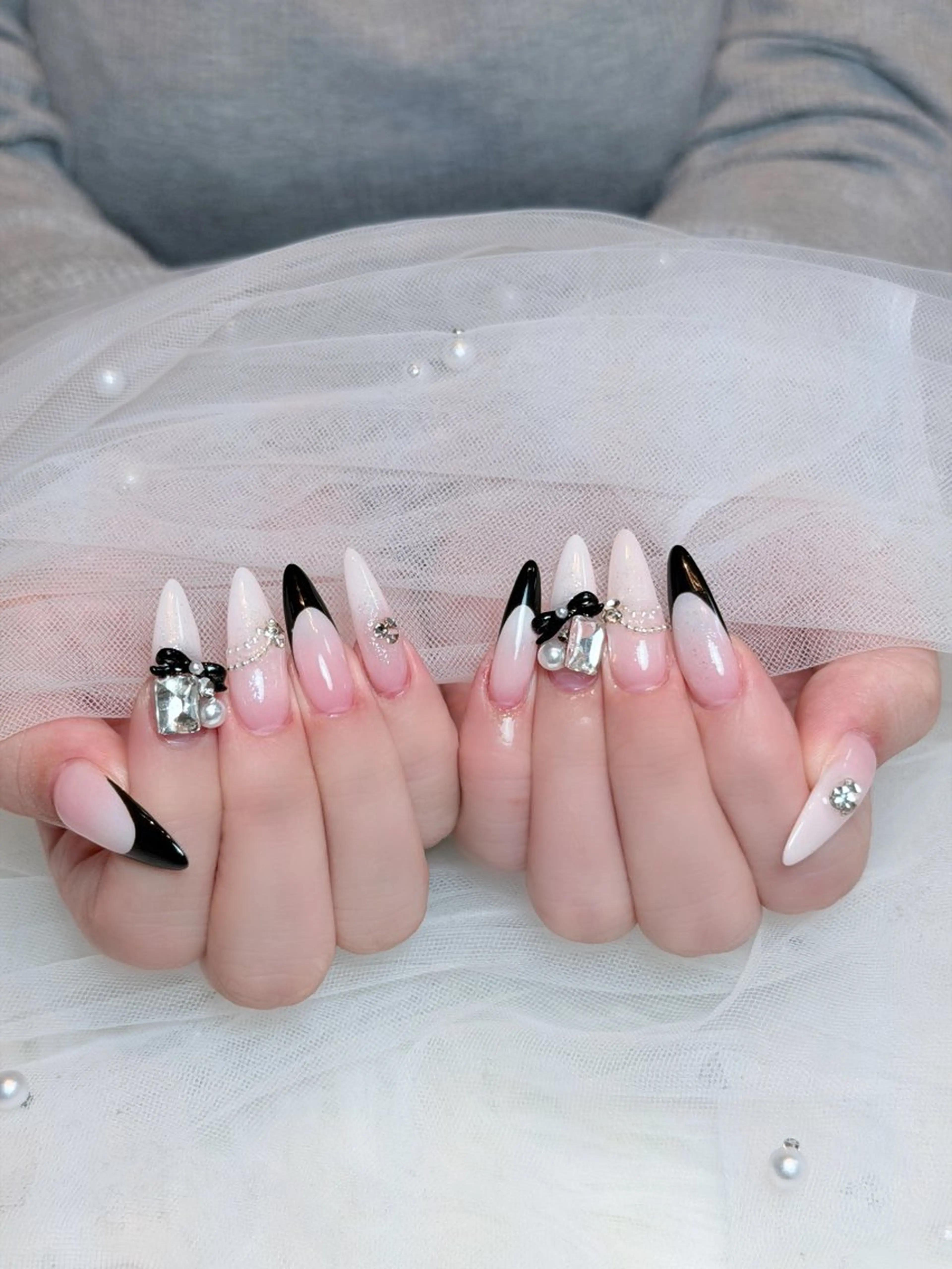 ネイル チークネイル ドット フレンチネイル グラデーション ハート ハンドネイル Julli NailStudioのネイルデザイン