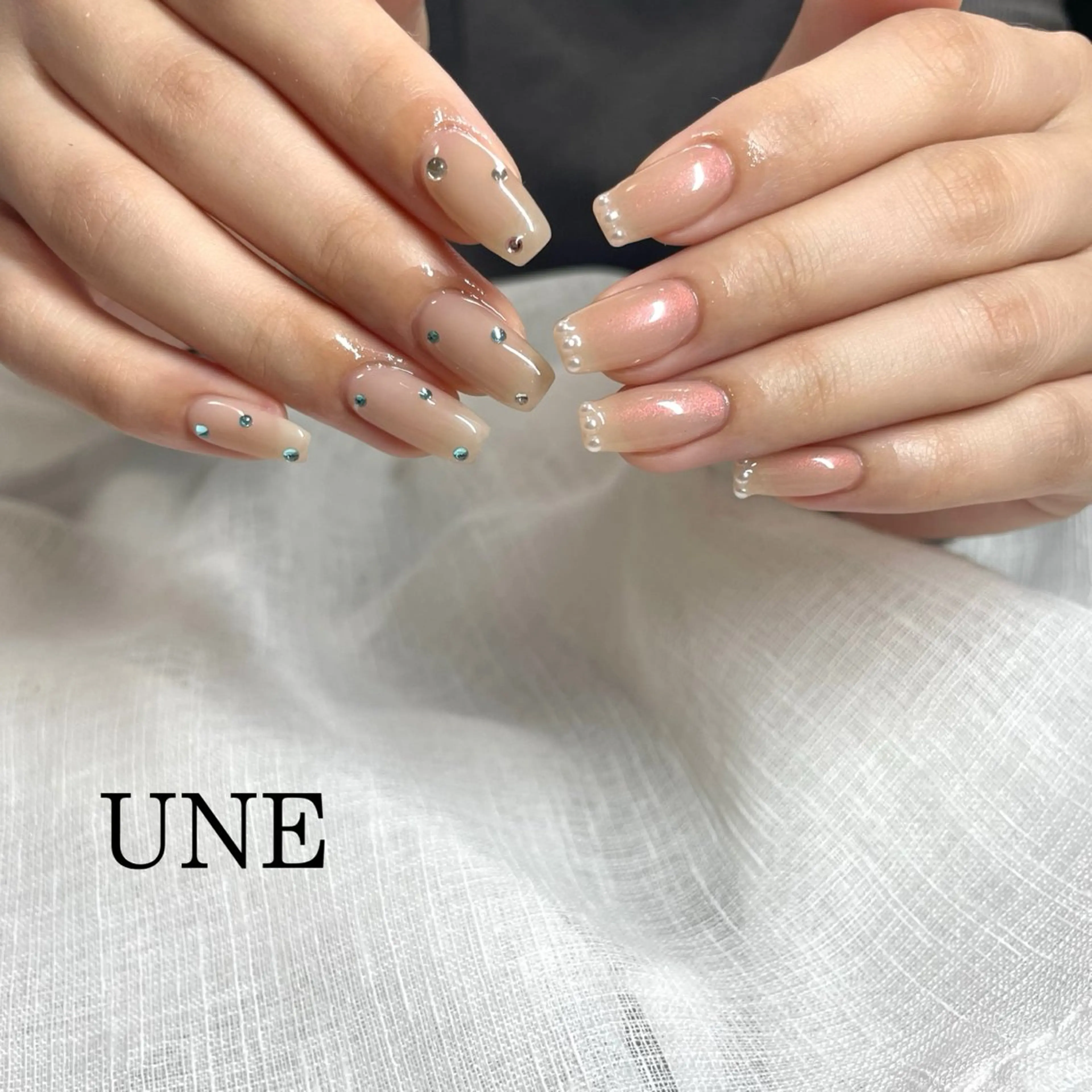 ネイル キラキラネイル ストーンネイル UNE.【ユヌ】 Jr.NANAのネイルデザイン