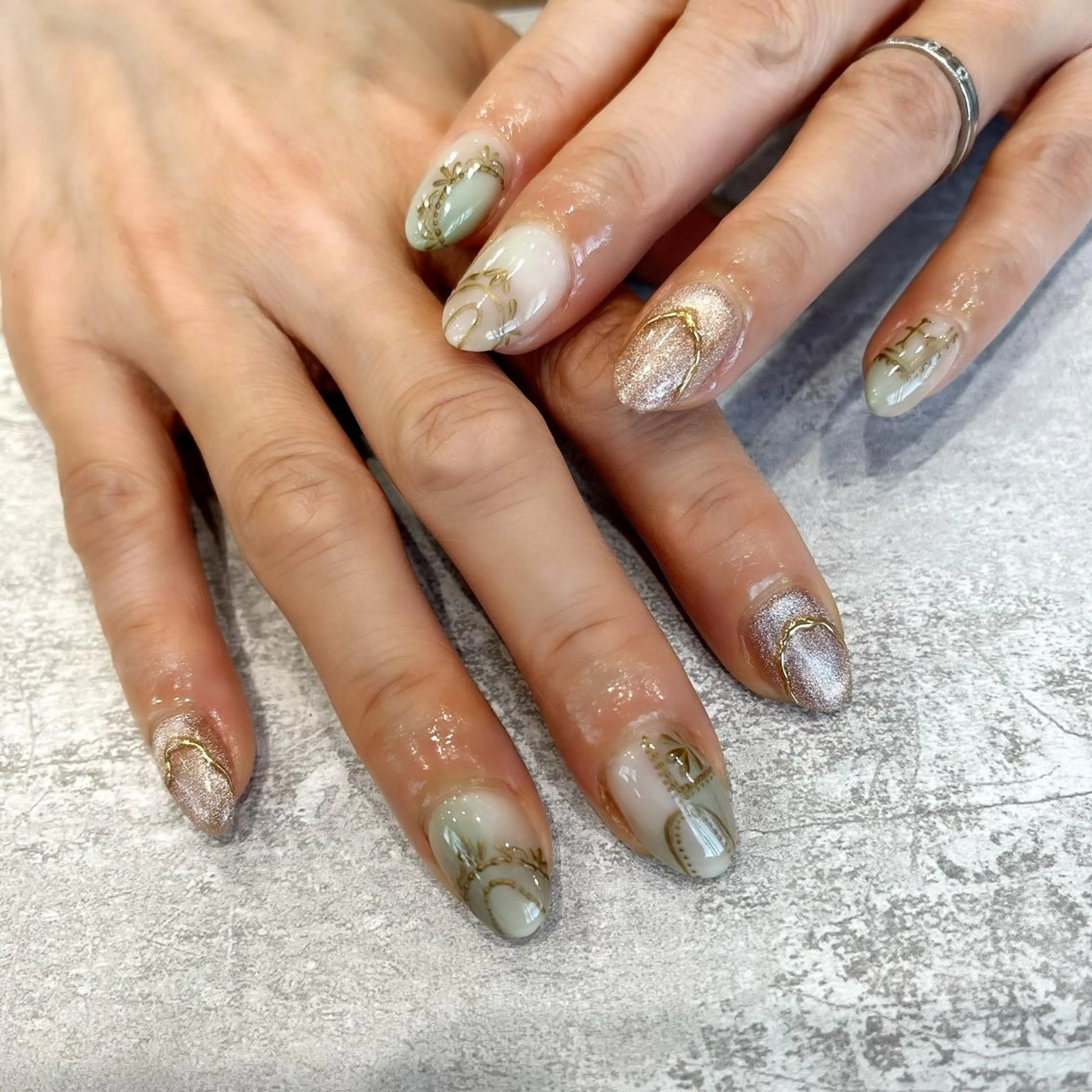 ネイル グリーン マグネットネイル ホワイト ハンドネイル 阿部 ほのかのネイルデザイン