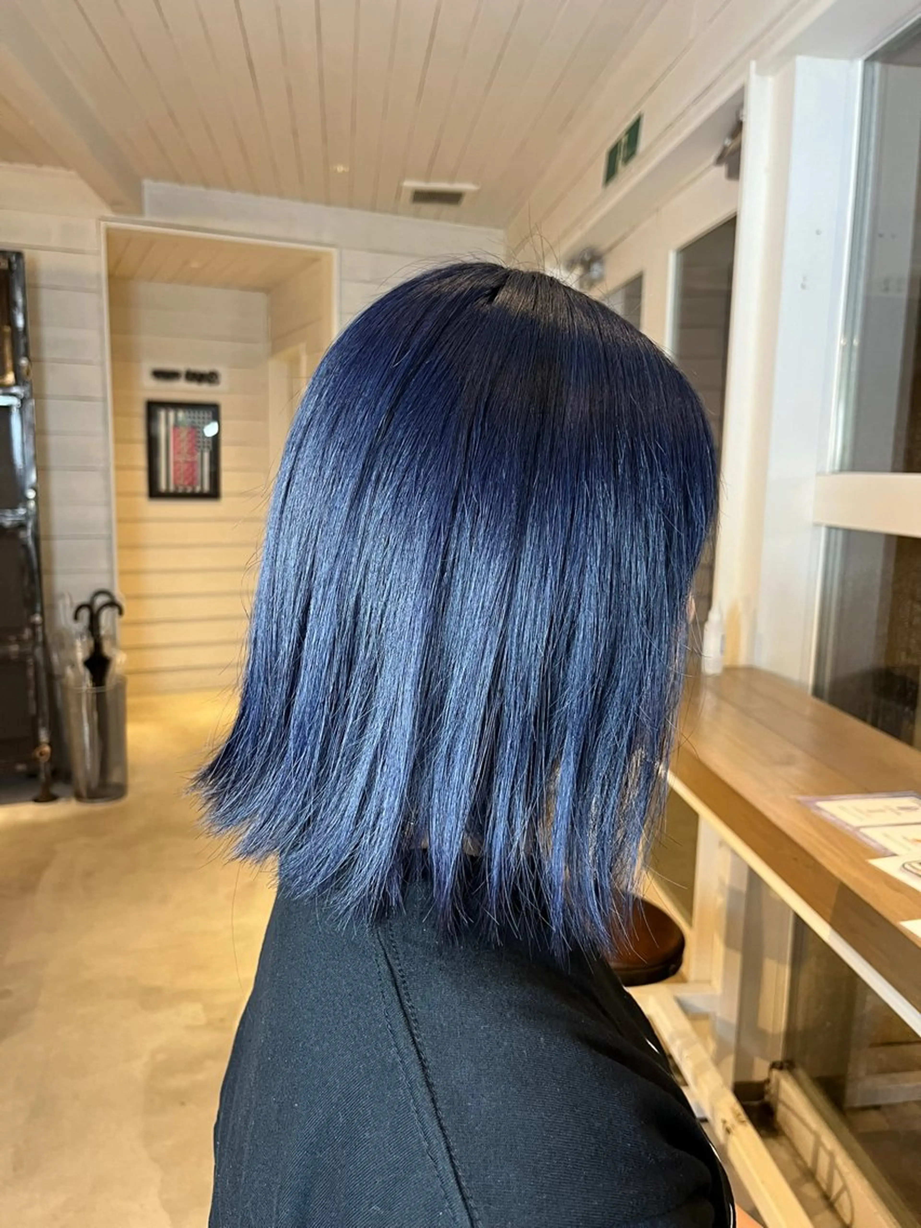 カラー ブリーチ ブルーカラー ネイビーカラー みやもと しんのヘアスタイル