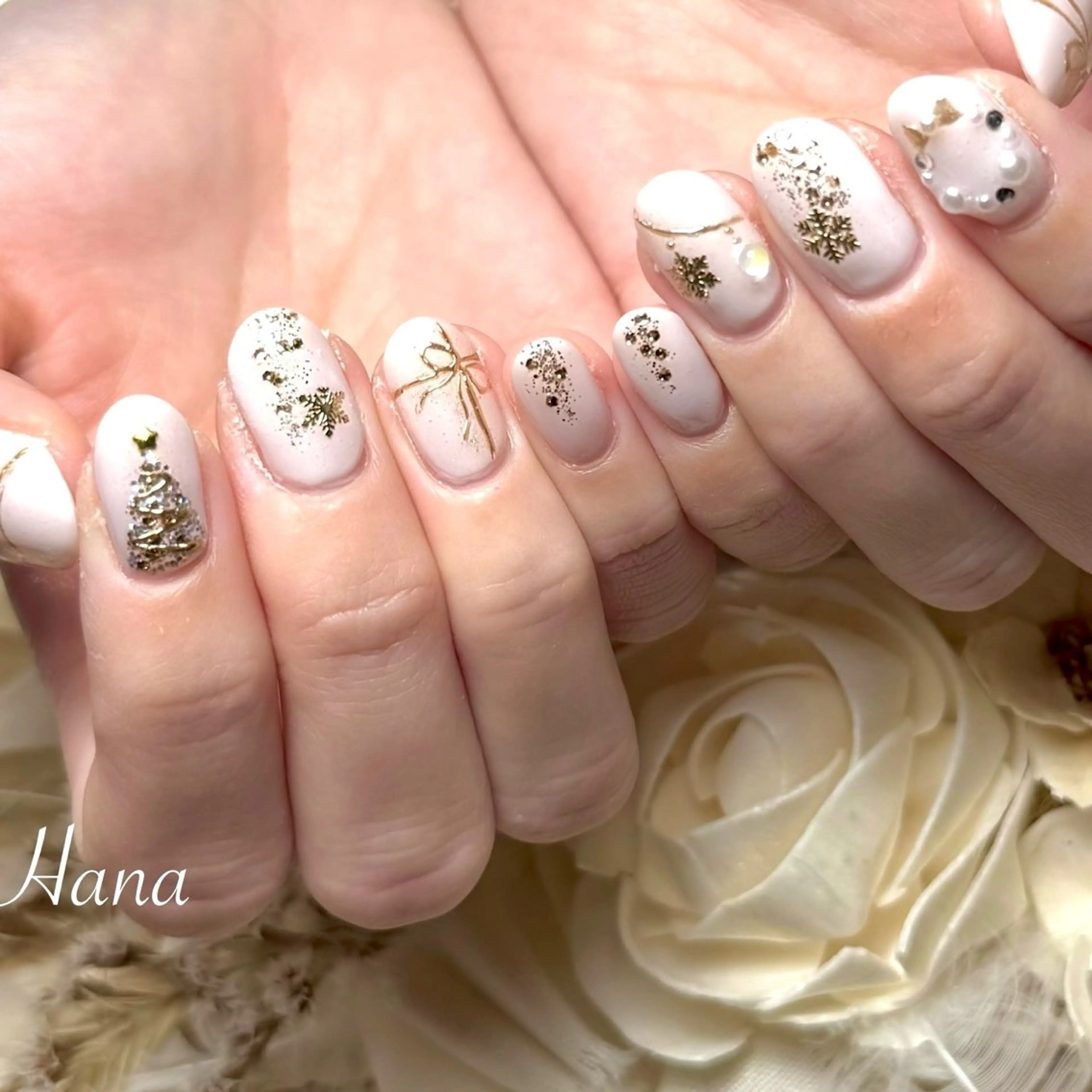 ネイル ホワイト 冬ネイル クリスマス ハンドネイル Hana_ Rieのネイルデザイン