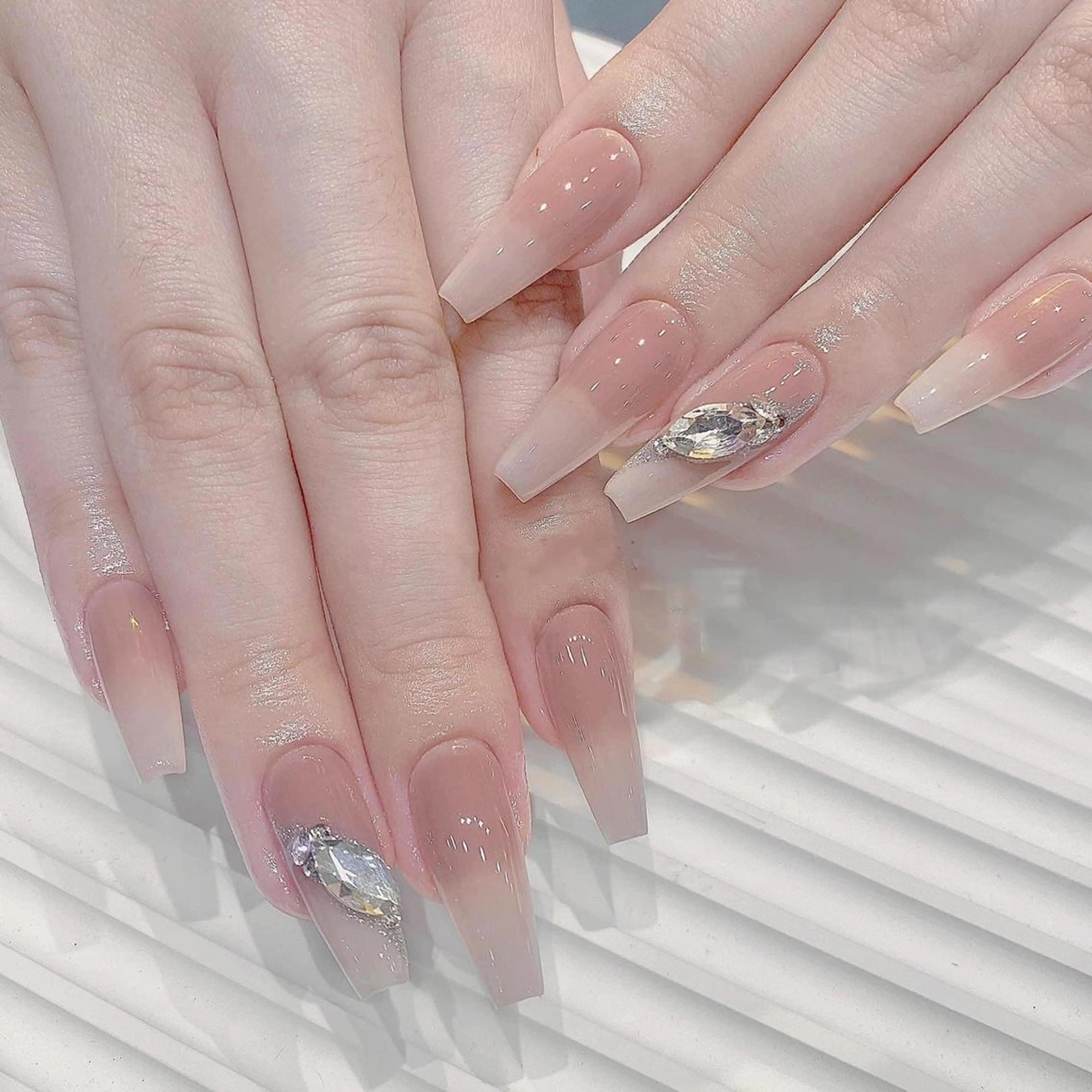 ロング 韓国風ヘア ハンドネイル Bling Salonのネイルデザイン