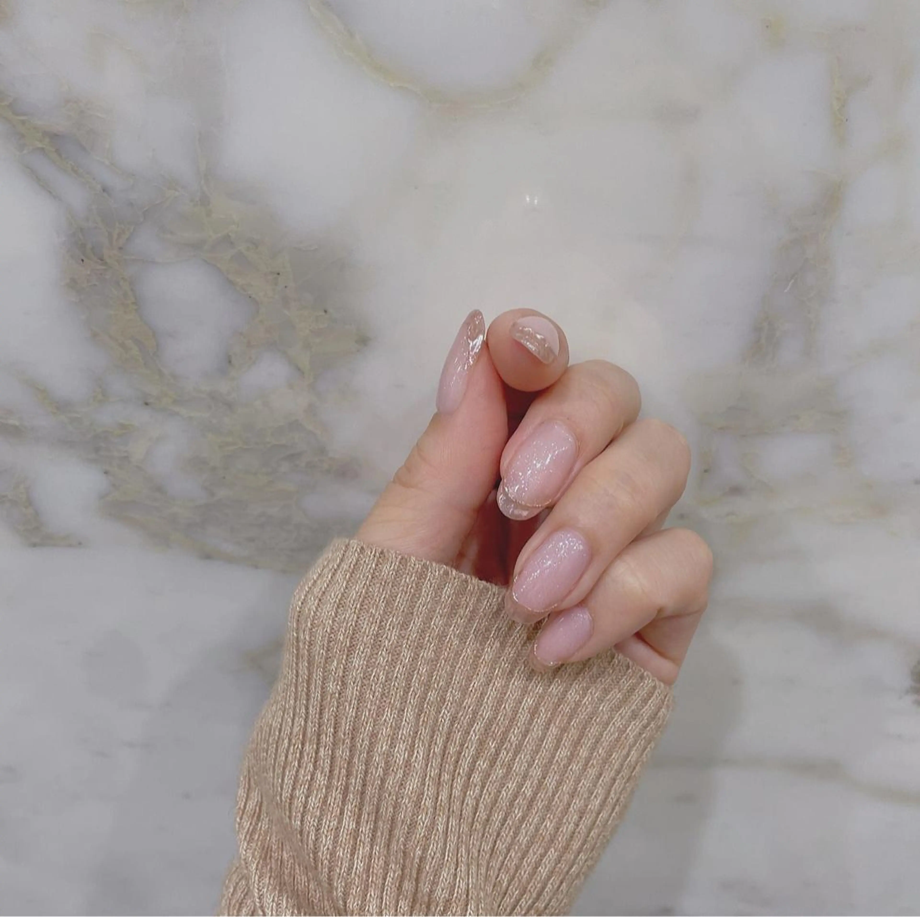 ネイル アートネイル 𝘙𝘪𝘰𝘯𝘢 ...🕯🤍のネイルデザイン