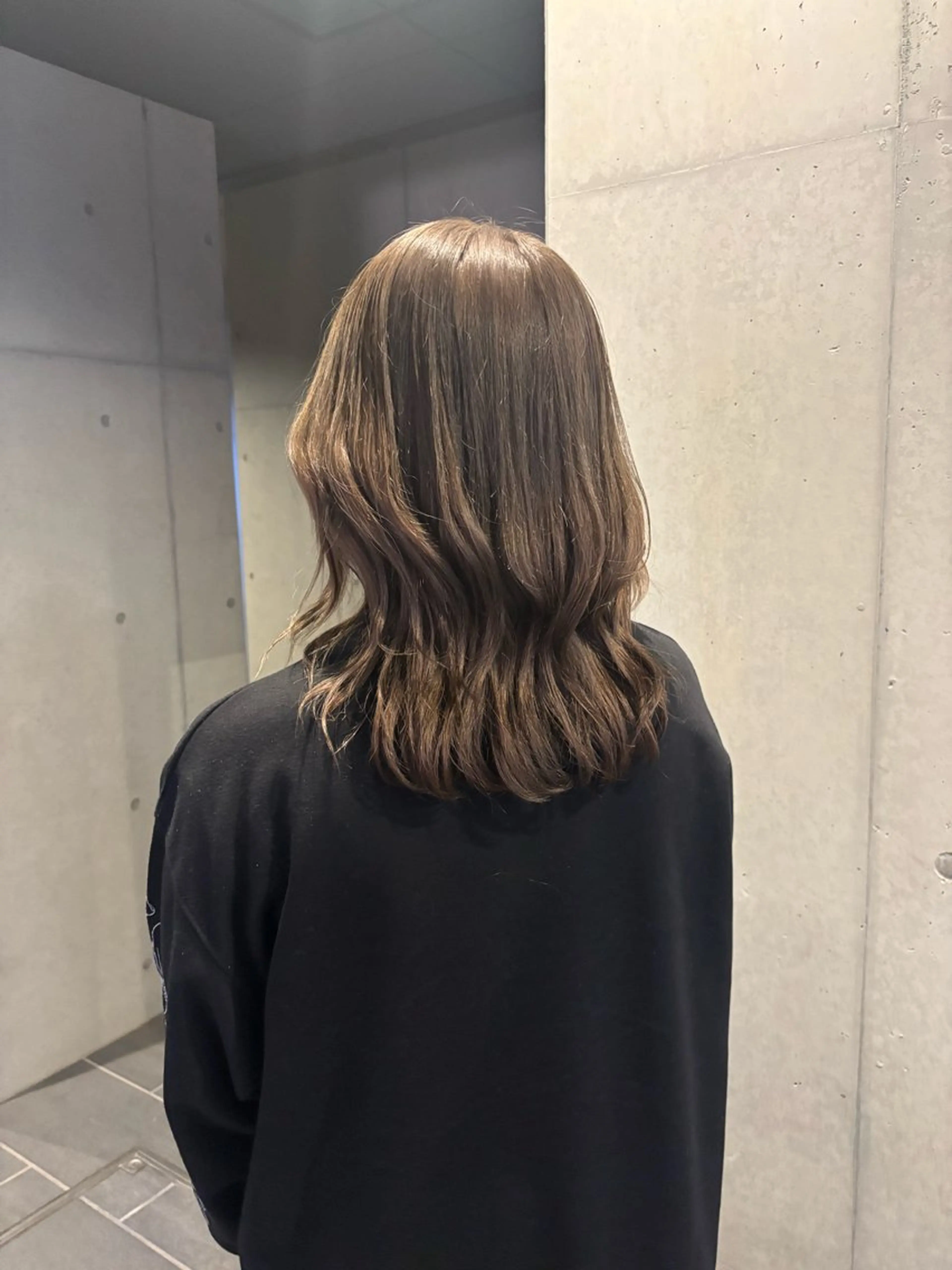 ミディアム カラー ブリーチ グレージュ ヘアカラー トリートメント 〖❁ちひろ| LEONID❁〗のヘアスタイル