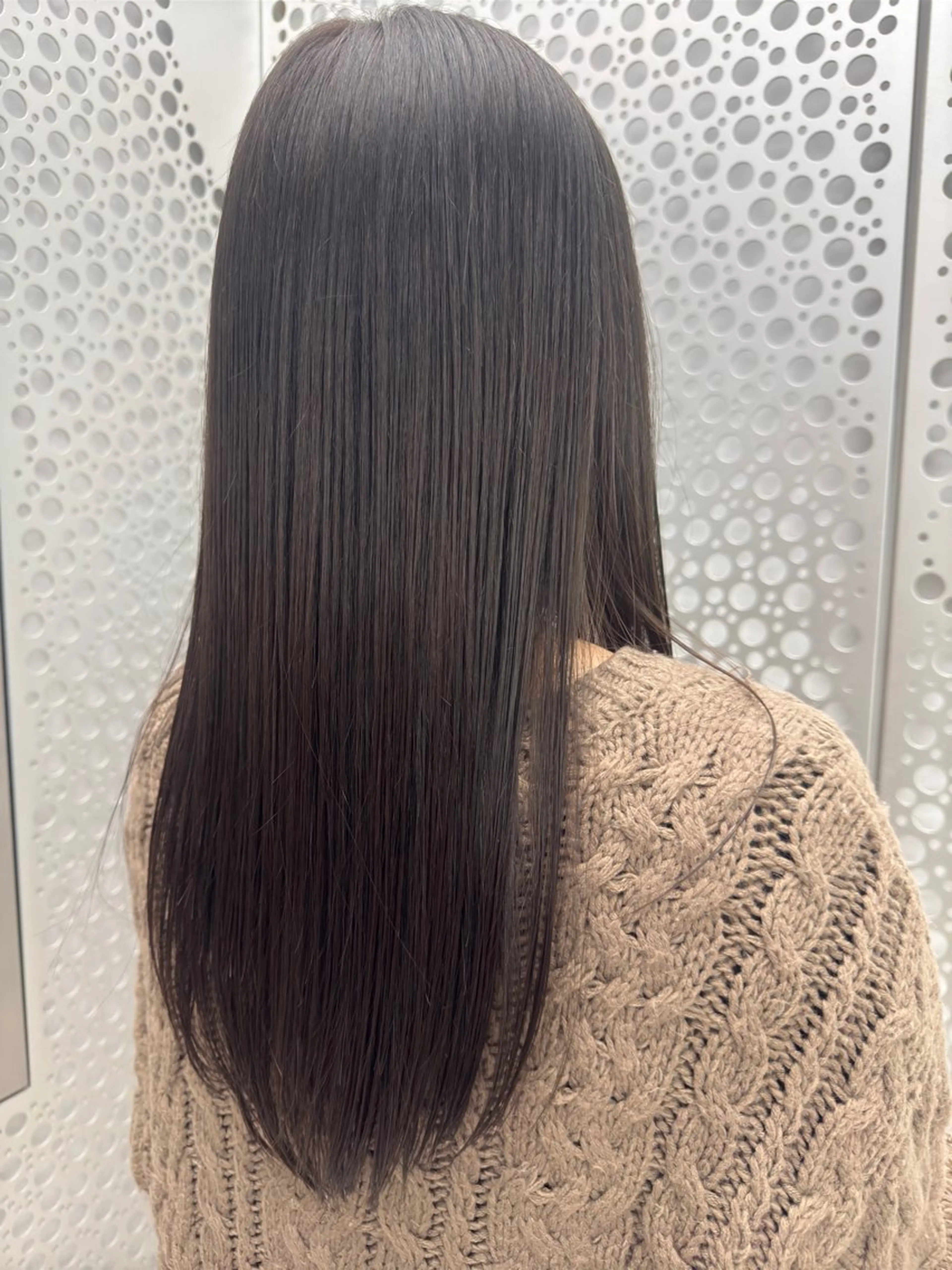 セミロング 頭から整える美容師 松田のヘアスタイル