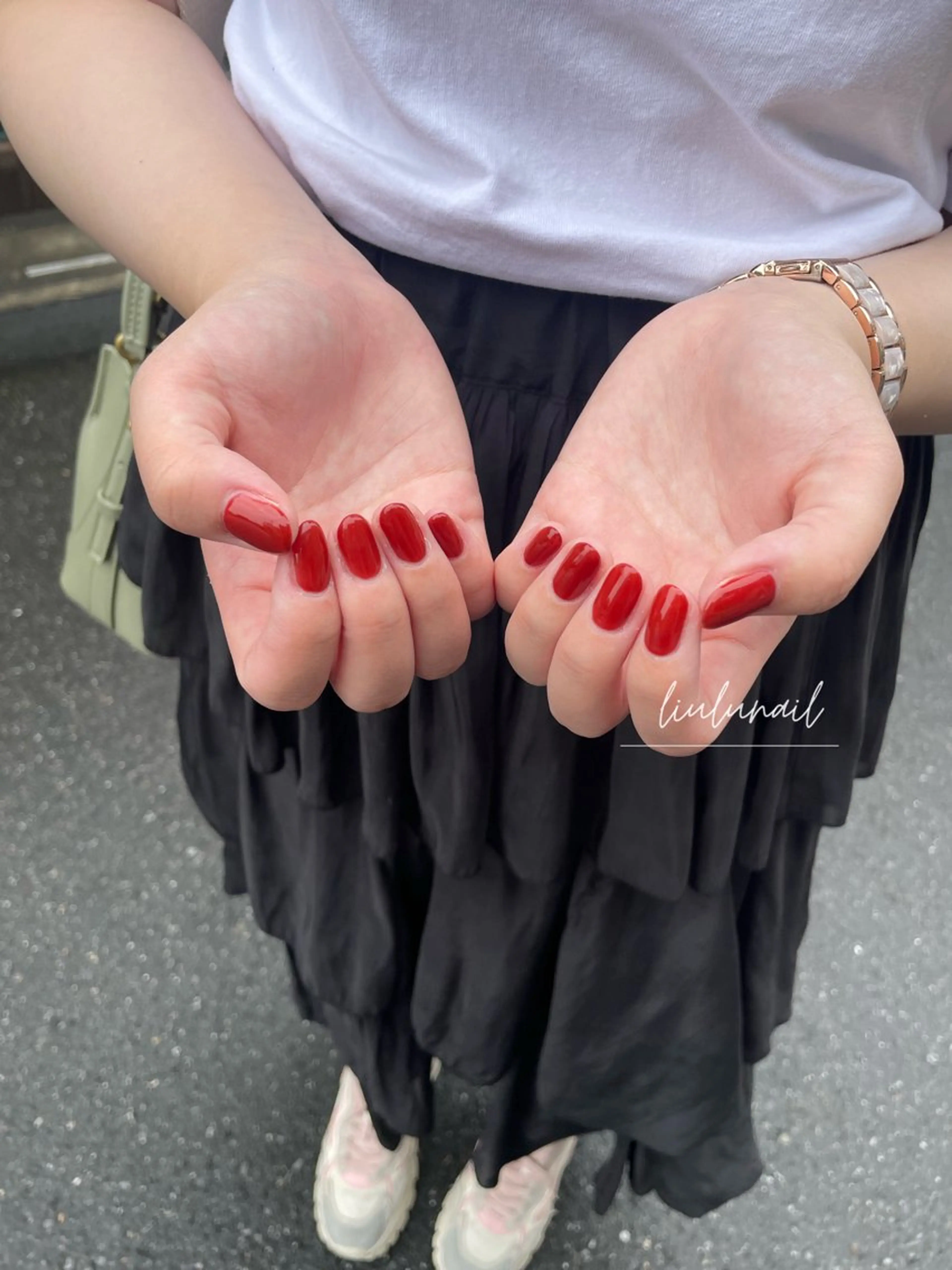 ネイル ワンカラーネイル 赤色 ハンドネイル liulu nailのネイルデザイン