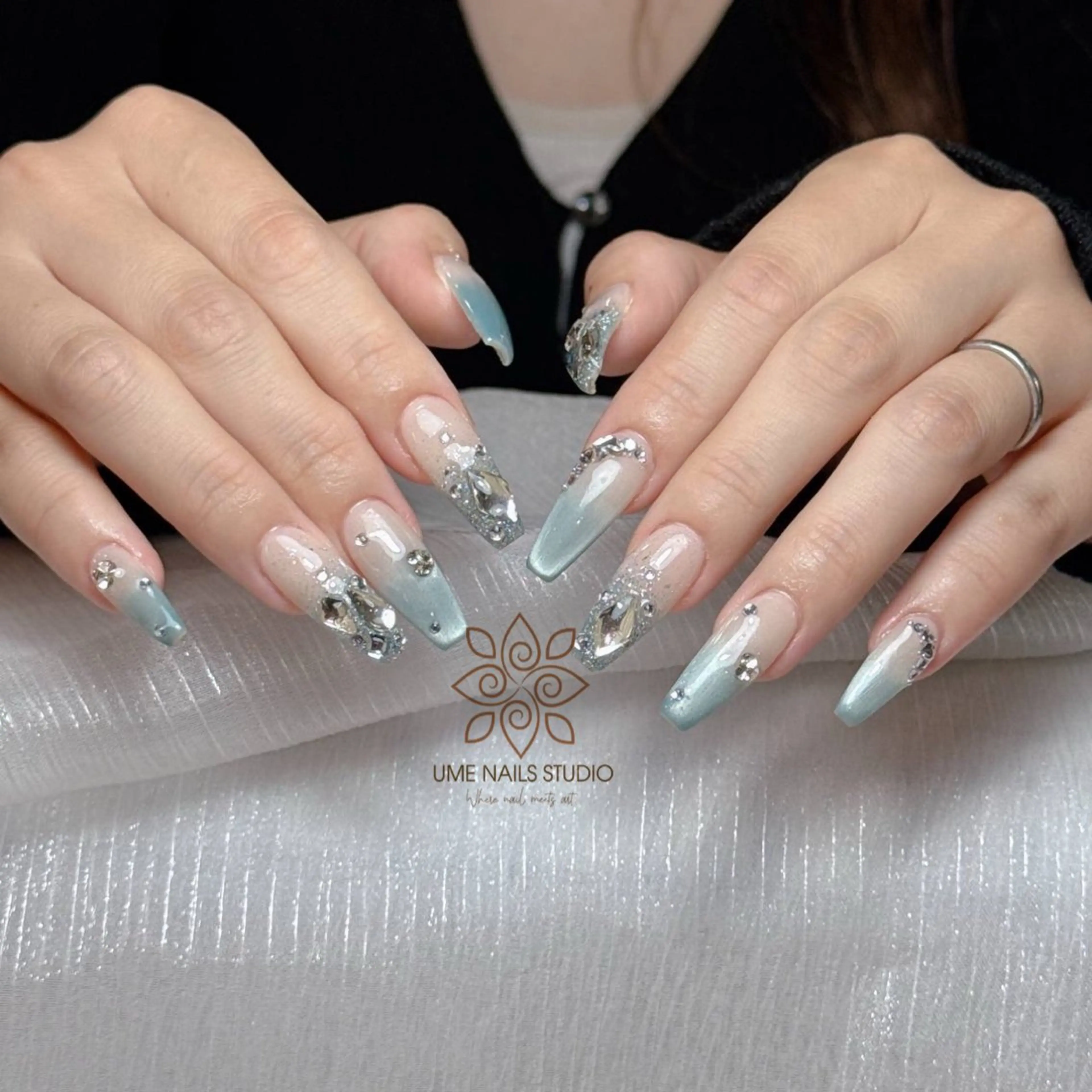 ネイル チークネイル クリアネイル ガーリー キラキラネイル 韓国ネイル Ume Nail Studioのネイルデザイン