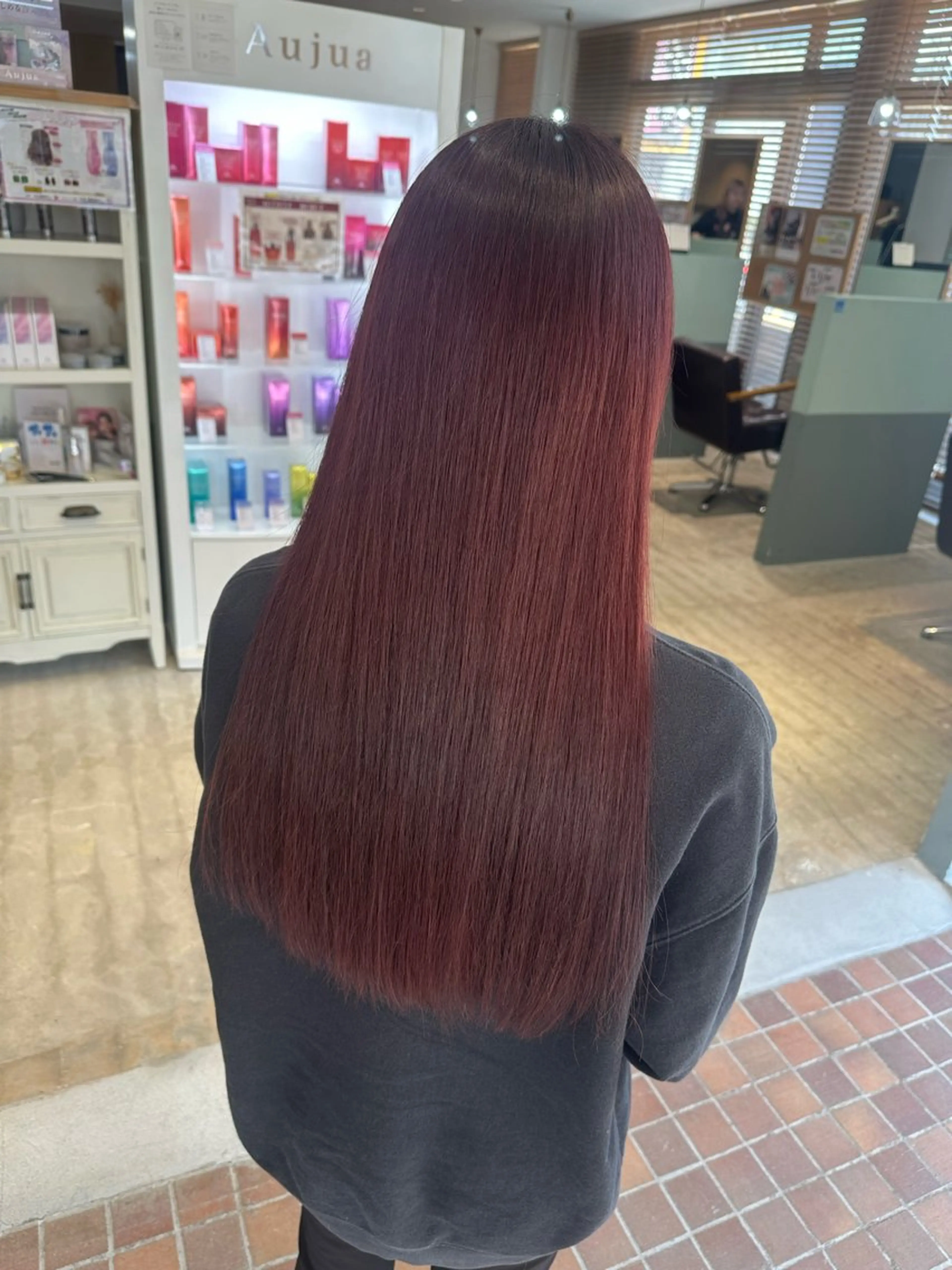 ロング カラー レッドカラー 萩原 光咲のヘアスタイル