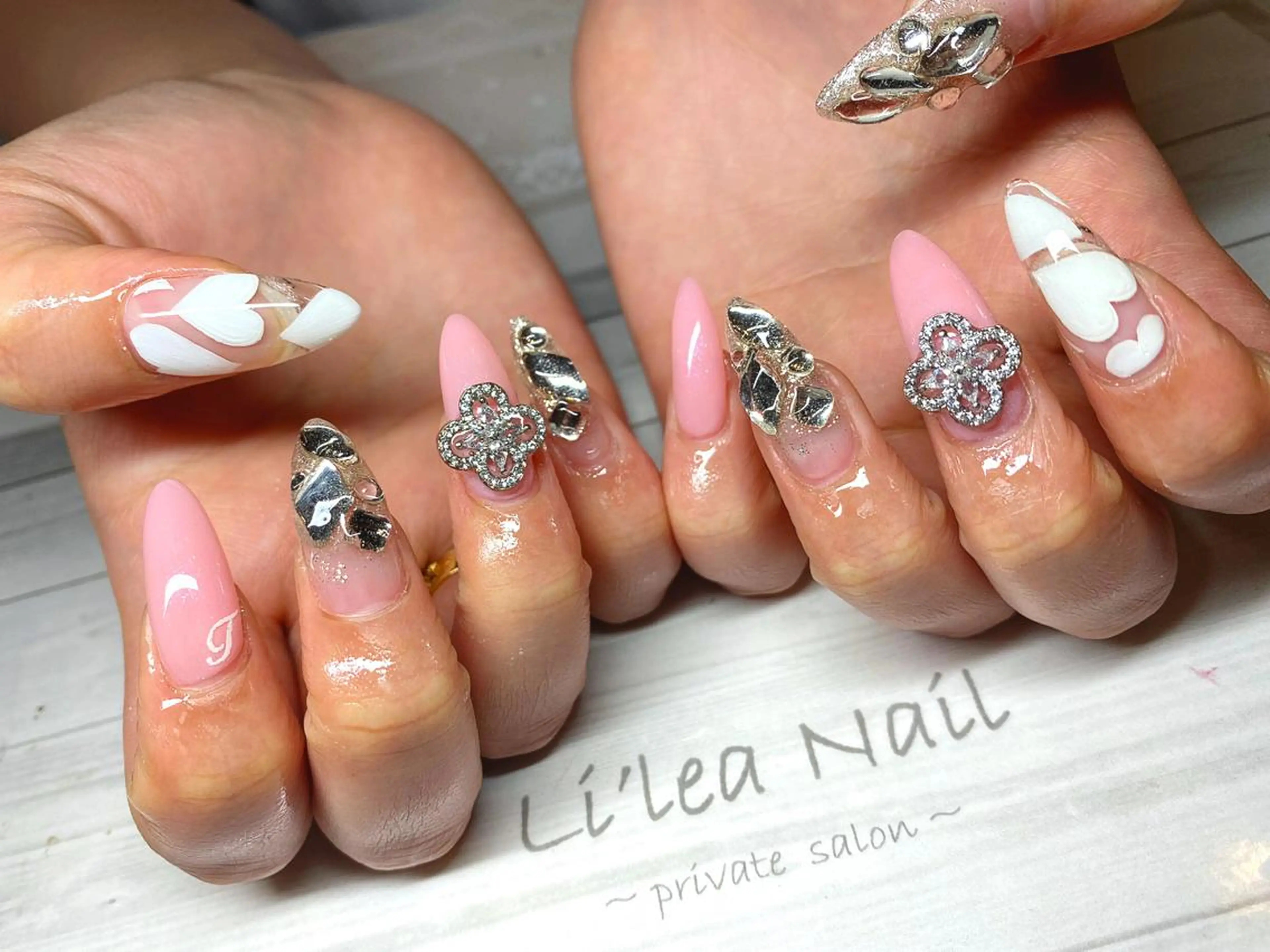 ネイル Li'leaNail AINAのネイルデザイン