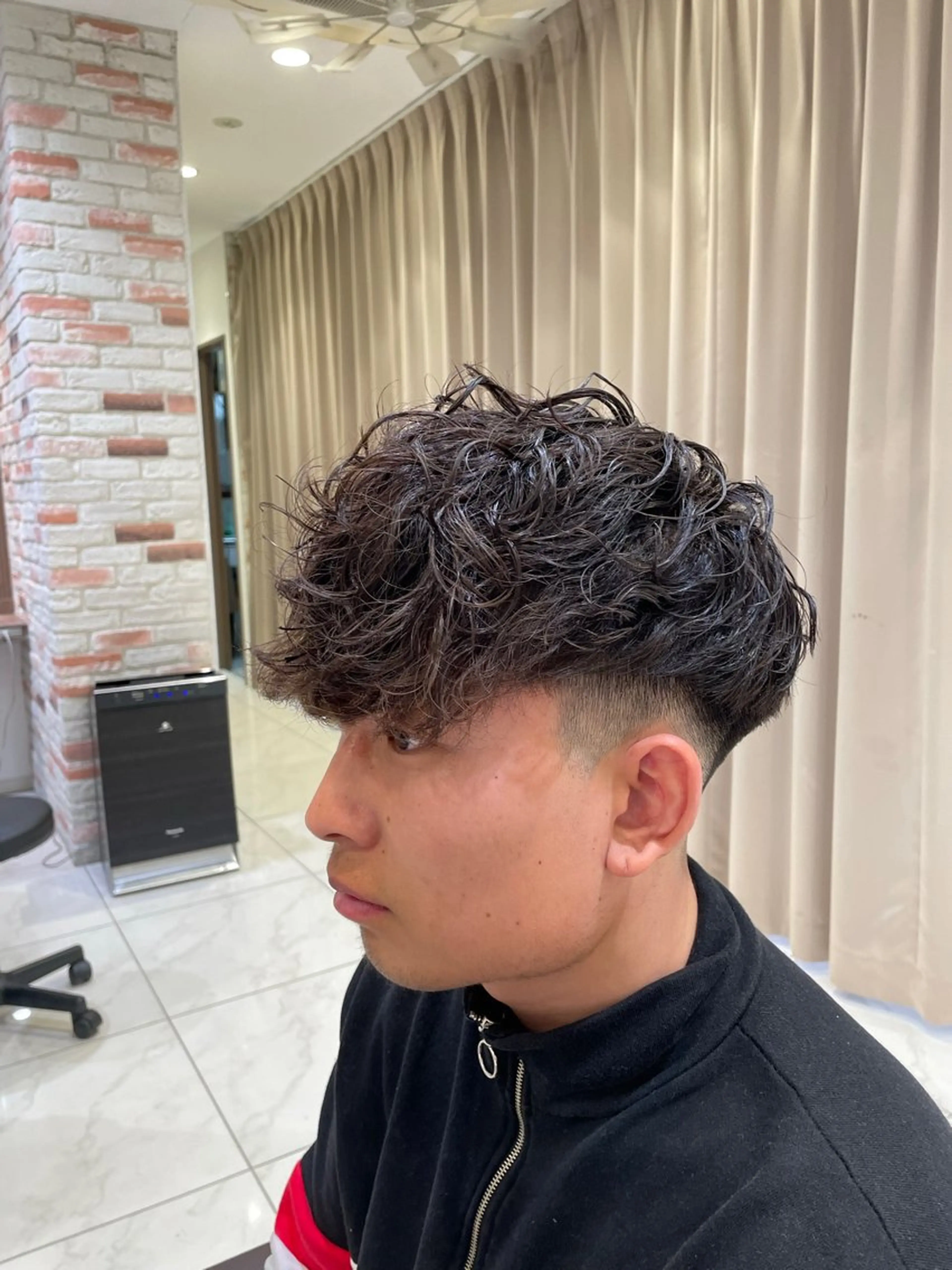 ショート パーマ メンズ スペインカール 似合わせカット 菊池 遼/透明感 /韓国レイヤー/艶感のヘアスタイル